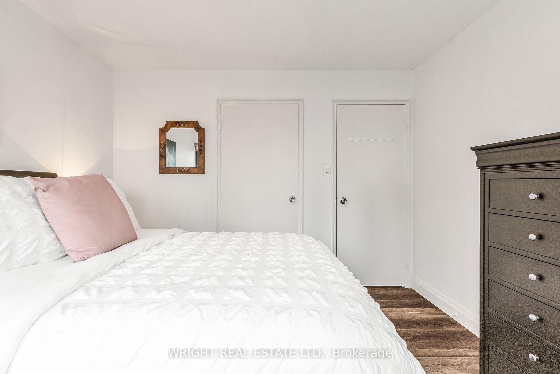 3 Bedrooms Condo at 1580 Mississauga Valley,  Mississauga For sale