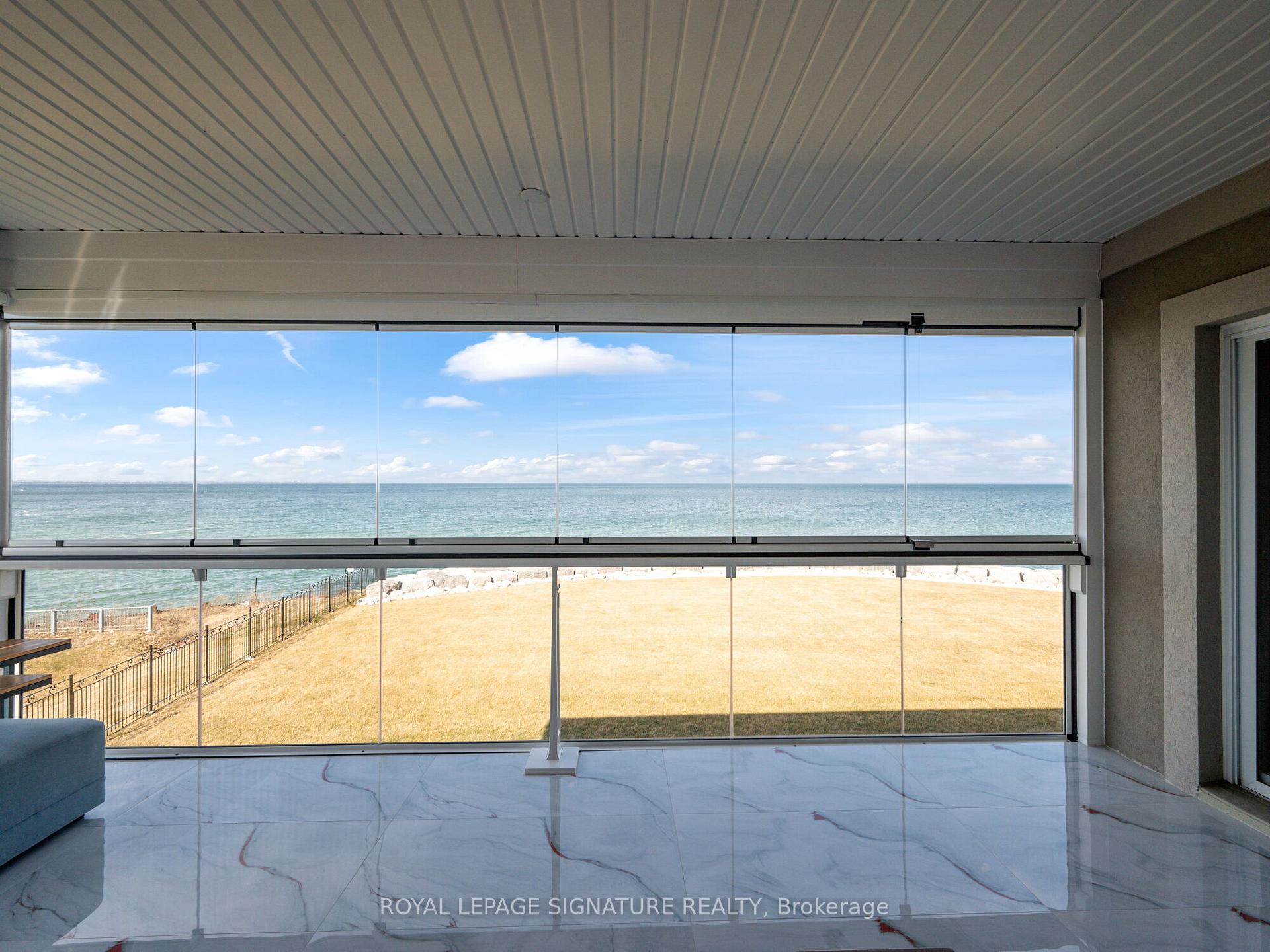 3 Bedrooms Condo at 484 Millen,  Hamilton For sale