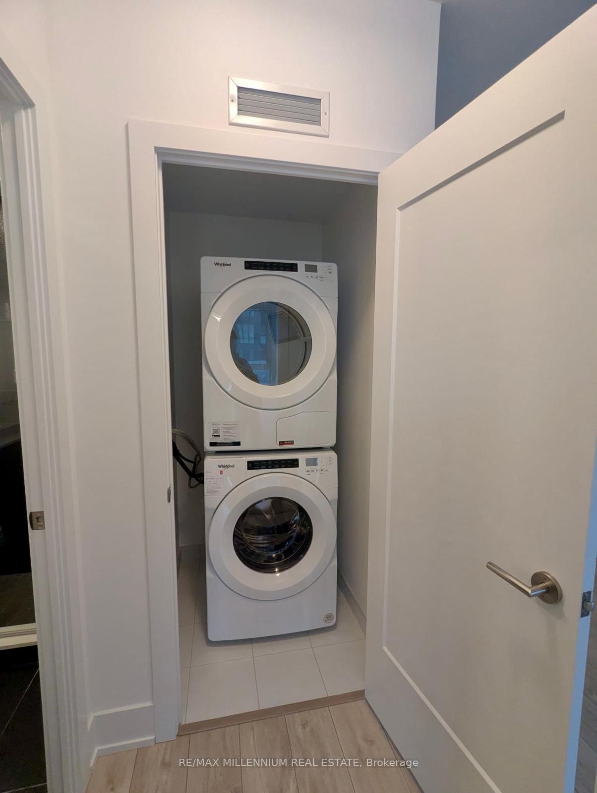 1 Bedroom Condo at 10 Inn on the park, Toronto For sale