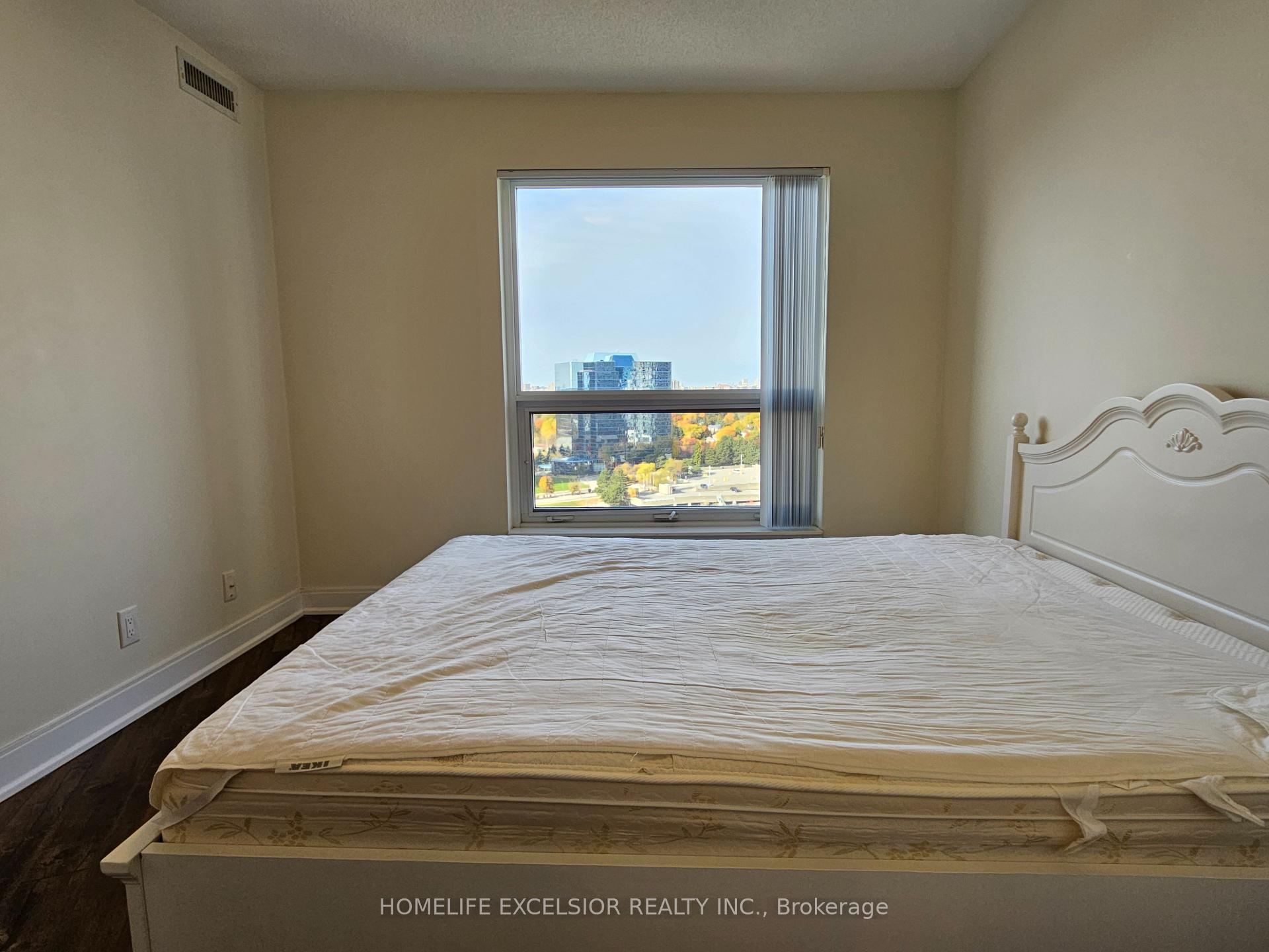 2 Bedrooms Condo at 135 Village Green,  Toronto For sale