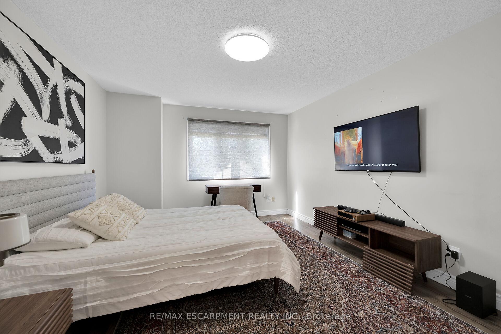 4 Bedrooms Condo at 134 Terni, Hamilton For sale