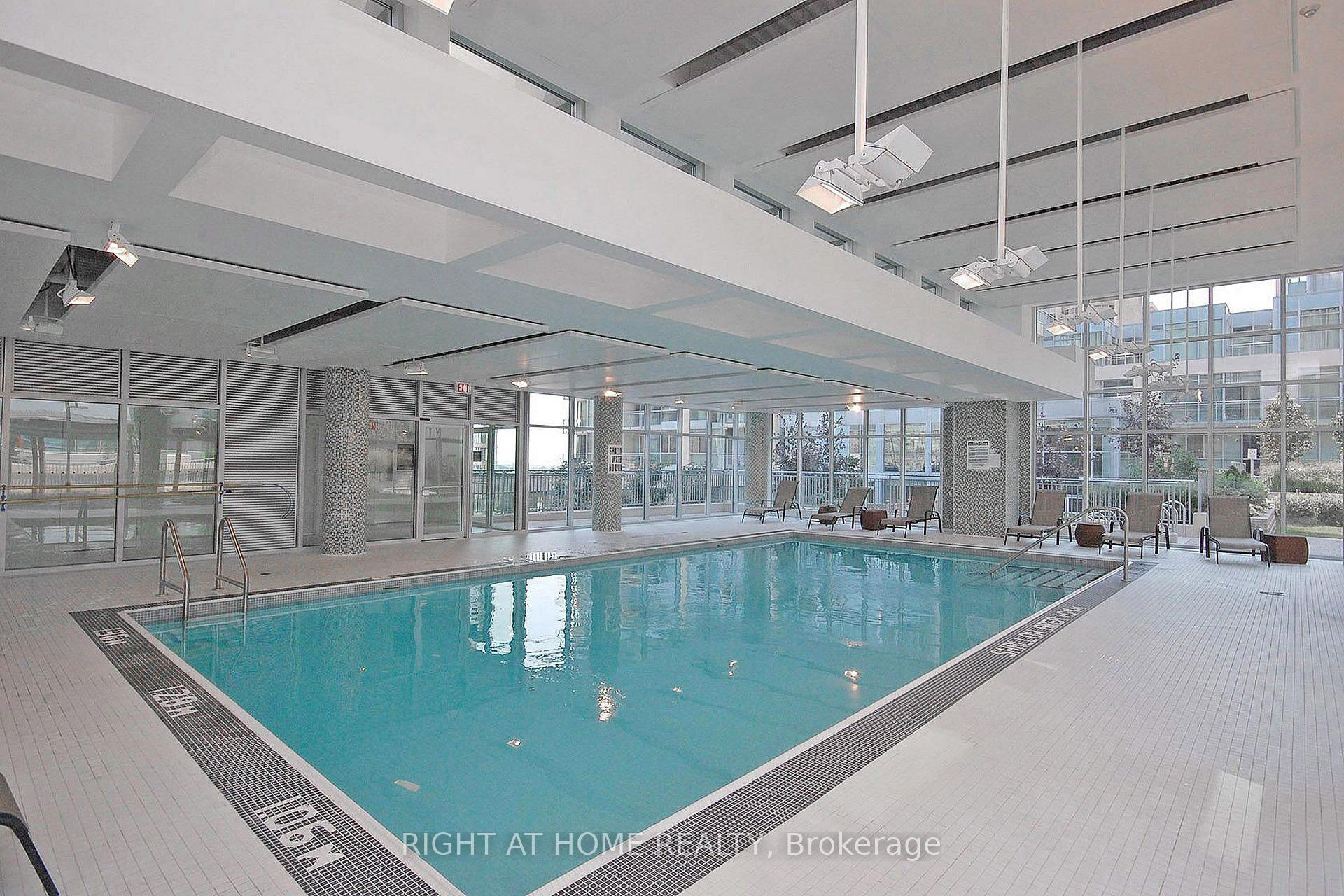 2 Bedrooms Condo at 225 Webb, Mississauga For sale
