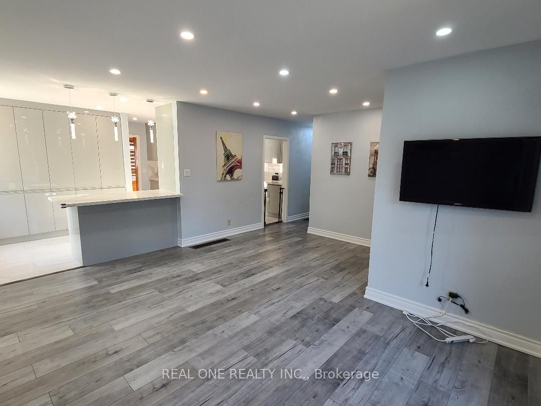 412 Osiris Drive, #Main