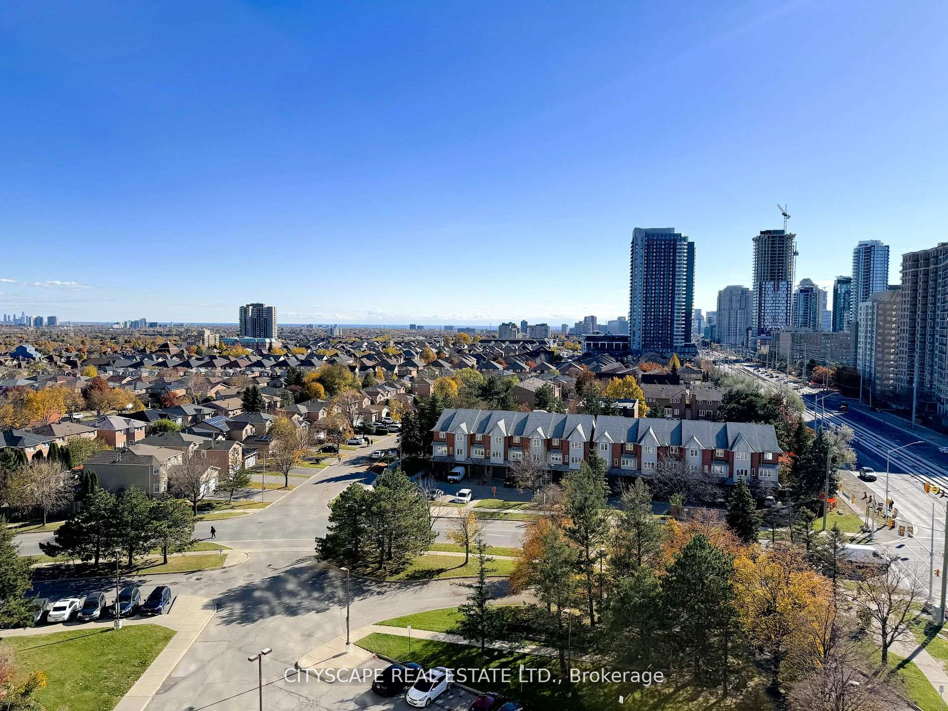 2 Bedrooms Condo at 25 Trailwood, Mississauga For sale