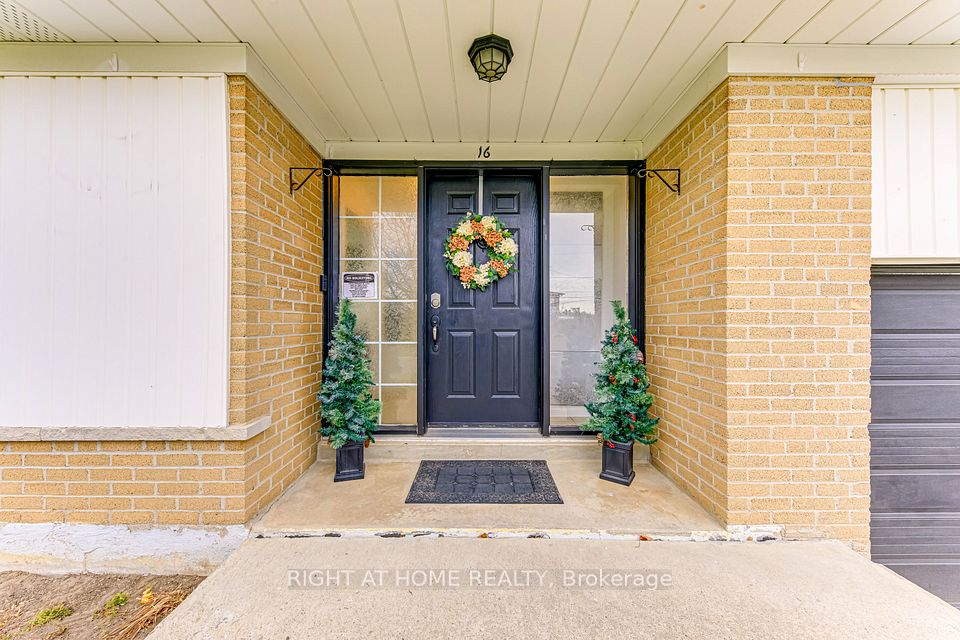 16 Dawson Crescent, Halton Hills, ON L7G 1H5