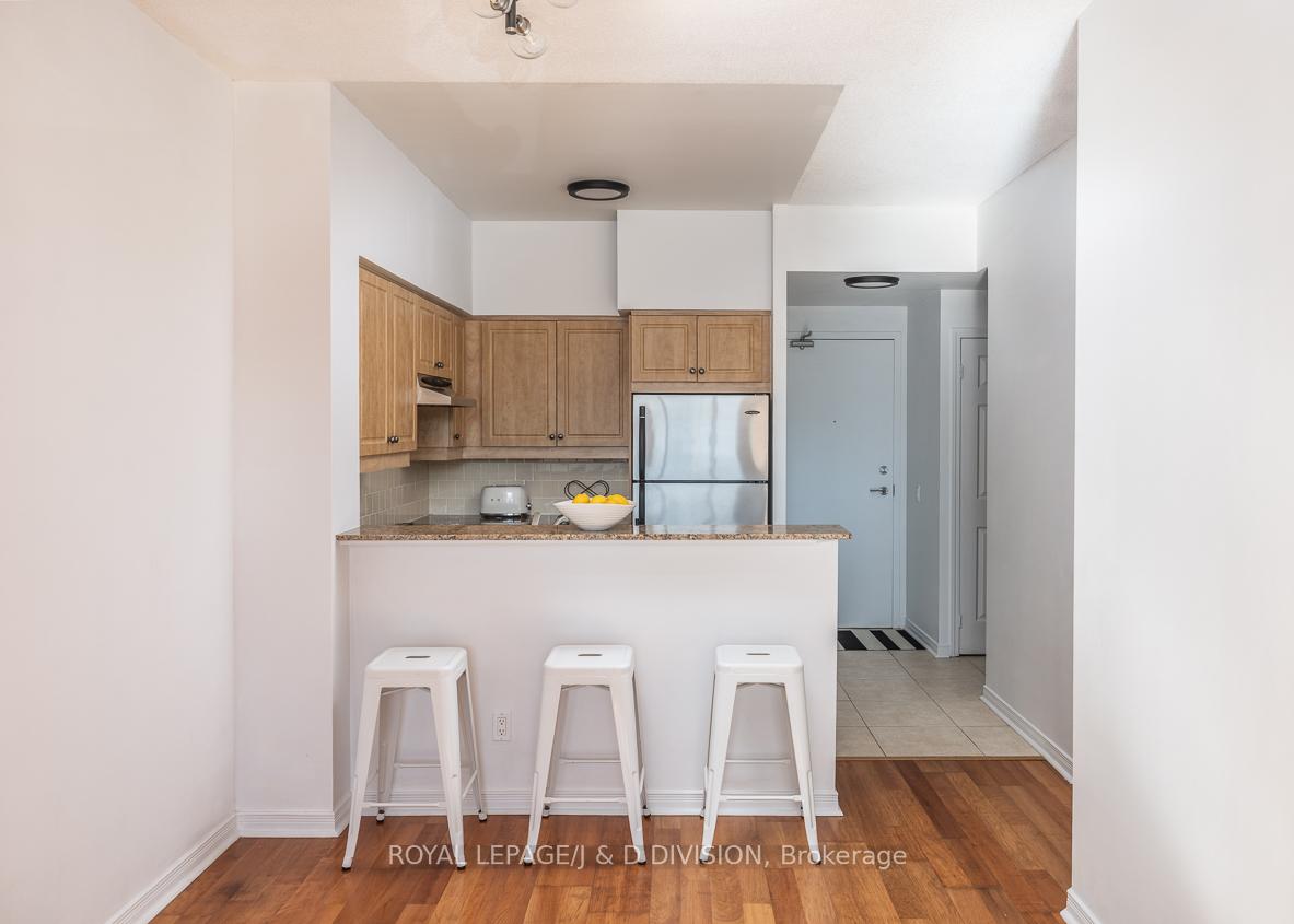 1 Bedroom Condo at 485 Rosewell,  Toronto For sale