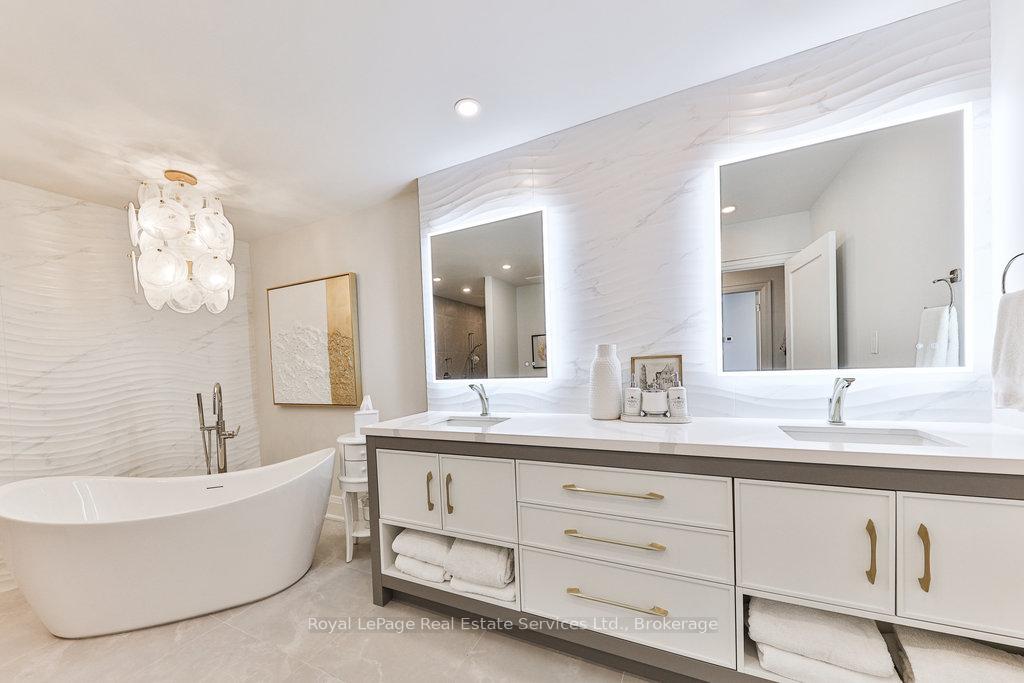 2 Bedrooms Condo at 2170 Marine, Oakville For sale