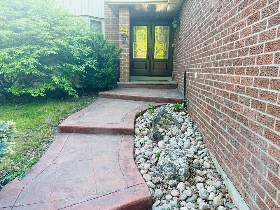 44 Barr Crescent, Brampton, ON L6Z 3E5