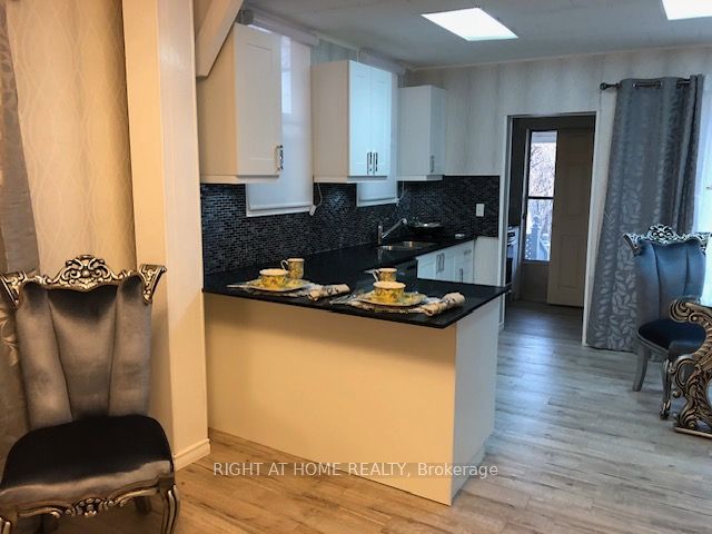 33 Morland Road, Toronto, ON M6S 2M7