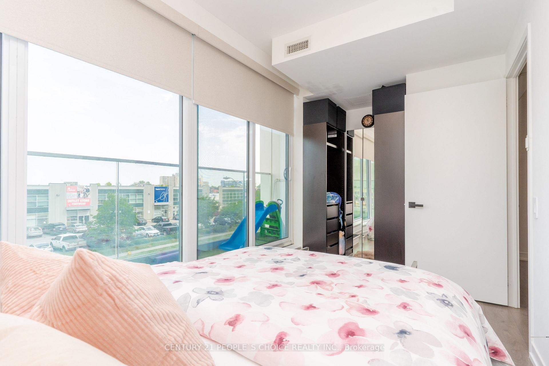 3 Bedrooms Condo at 950 Portage, Vaughan For sale