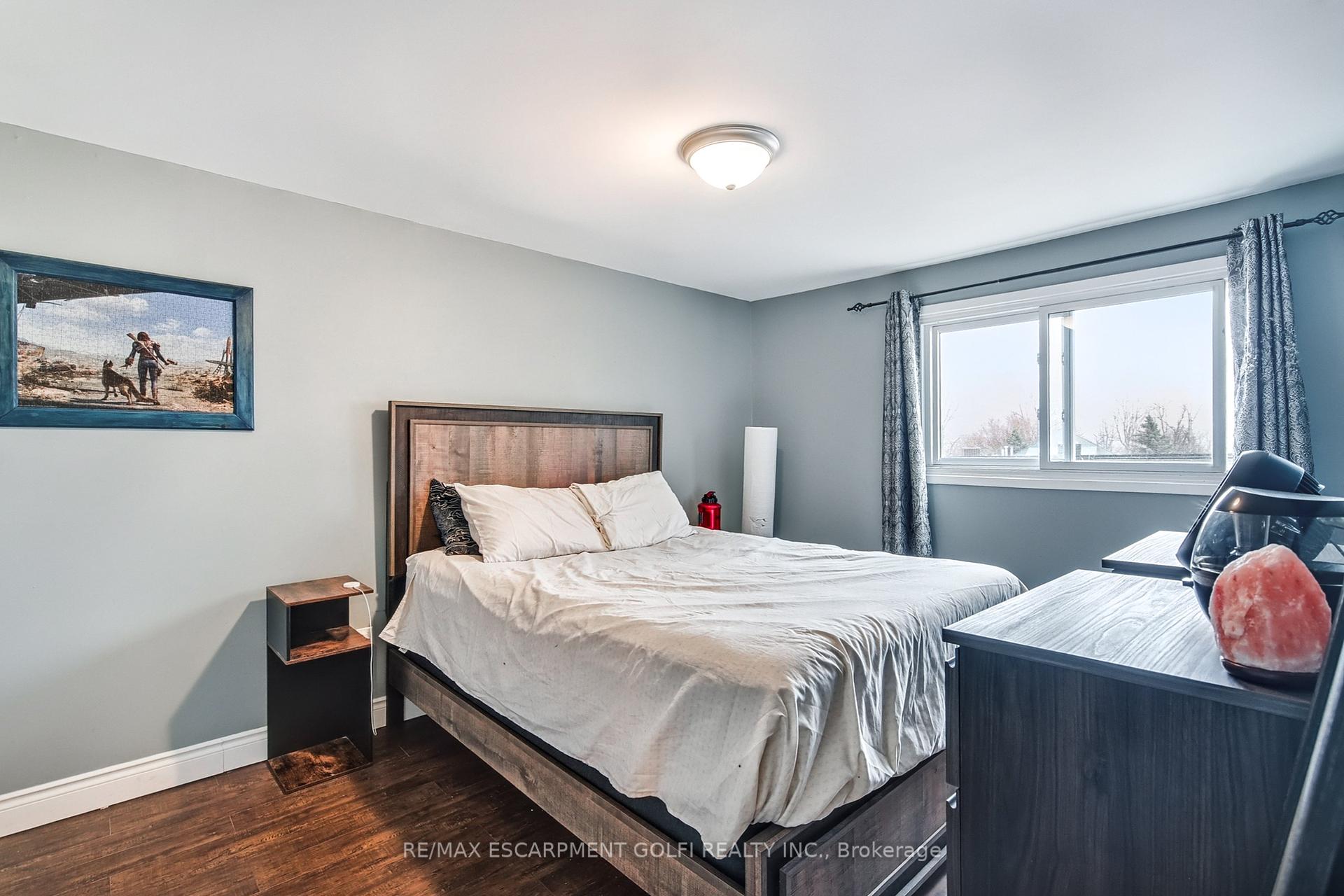4 Bedrooms Condo at 23 WATSONS, Hamilton For sale