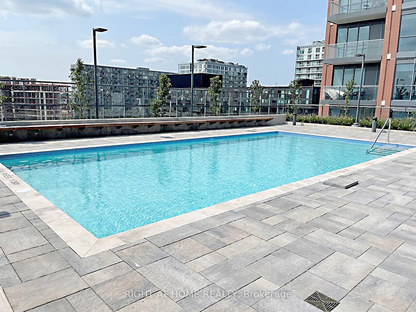 1 Bedroom Condo at 31 Tippet,  Toronto For sale