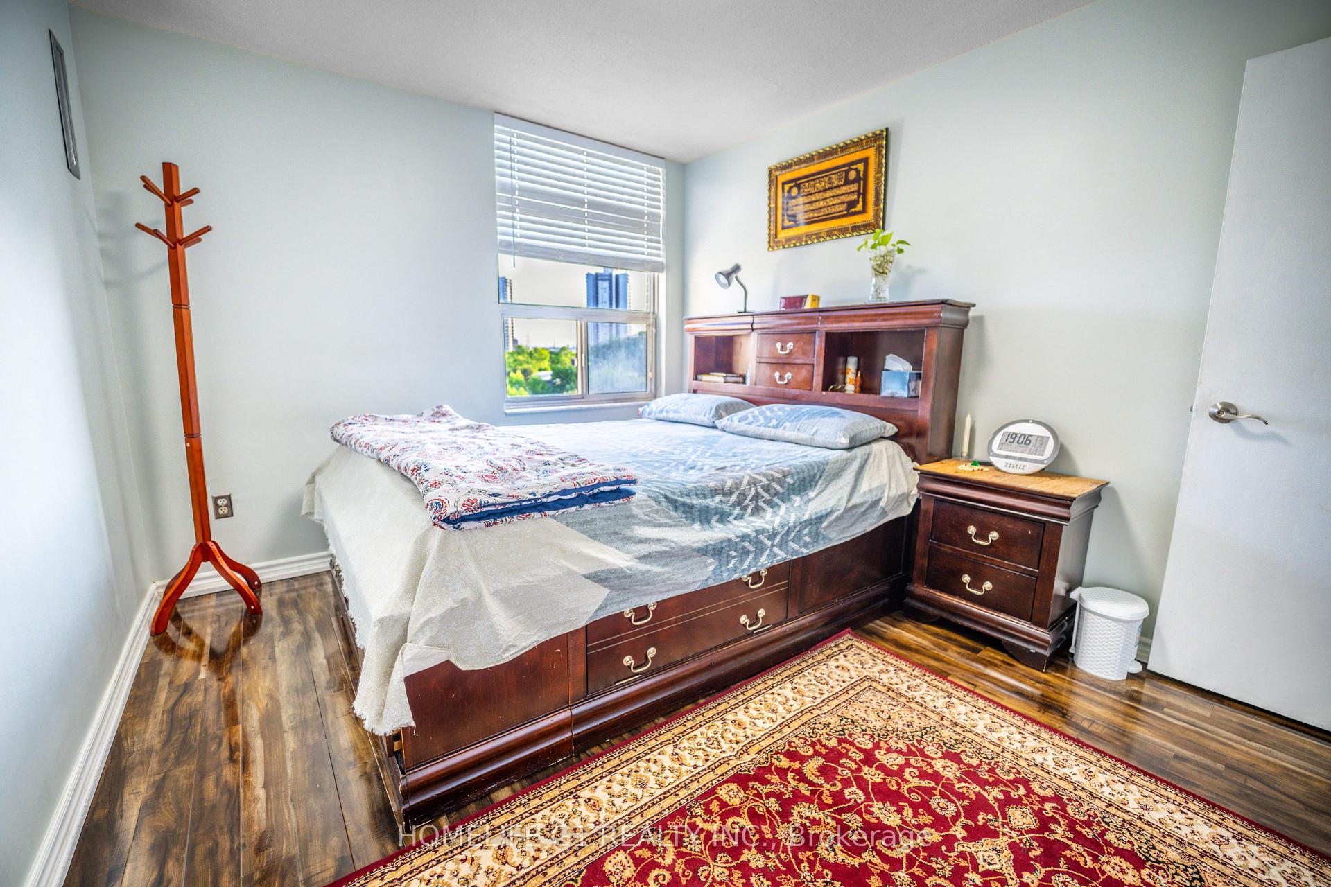 3 Bedrooms Condo at 5 Shady, Toronto For sale