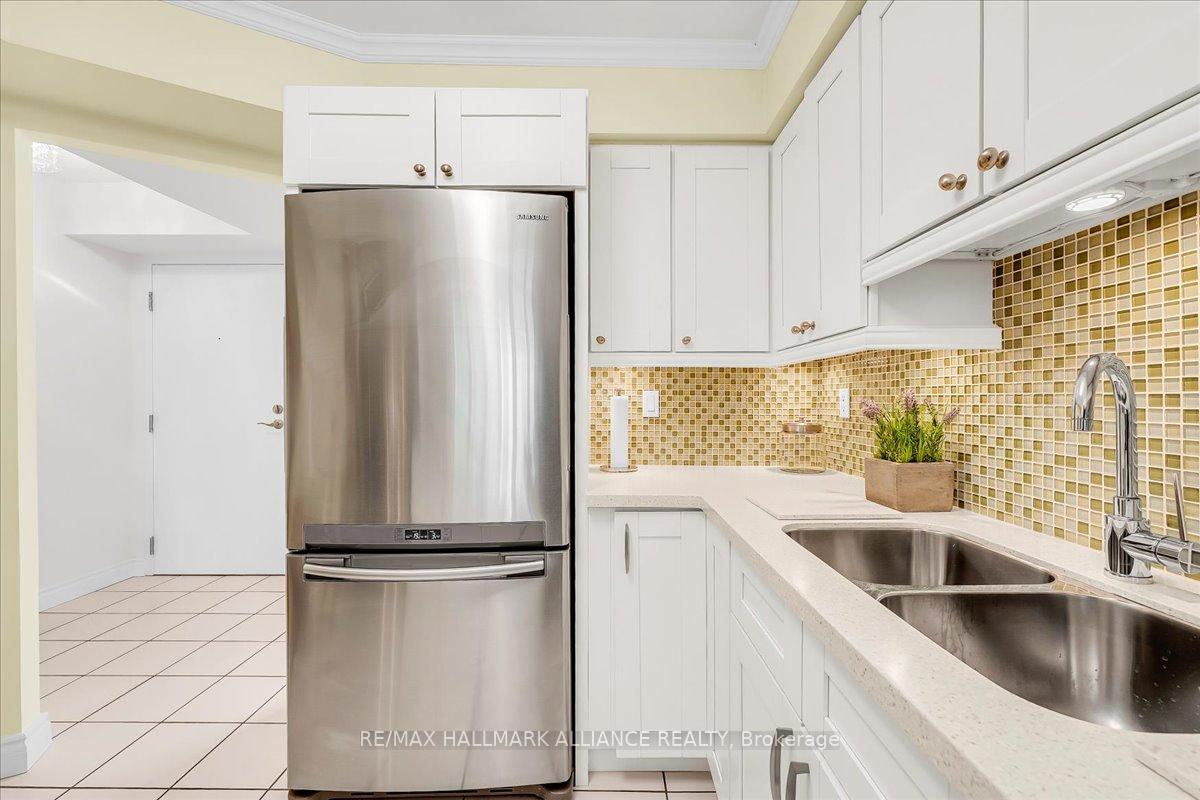 2 Bedrooms Condo at 1071 QUEENS, Oakville For sale
