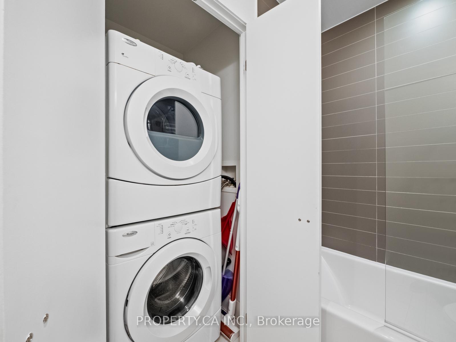 2 Bedrooms Condo at 90 Trinity,  Toronto For sale