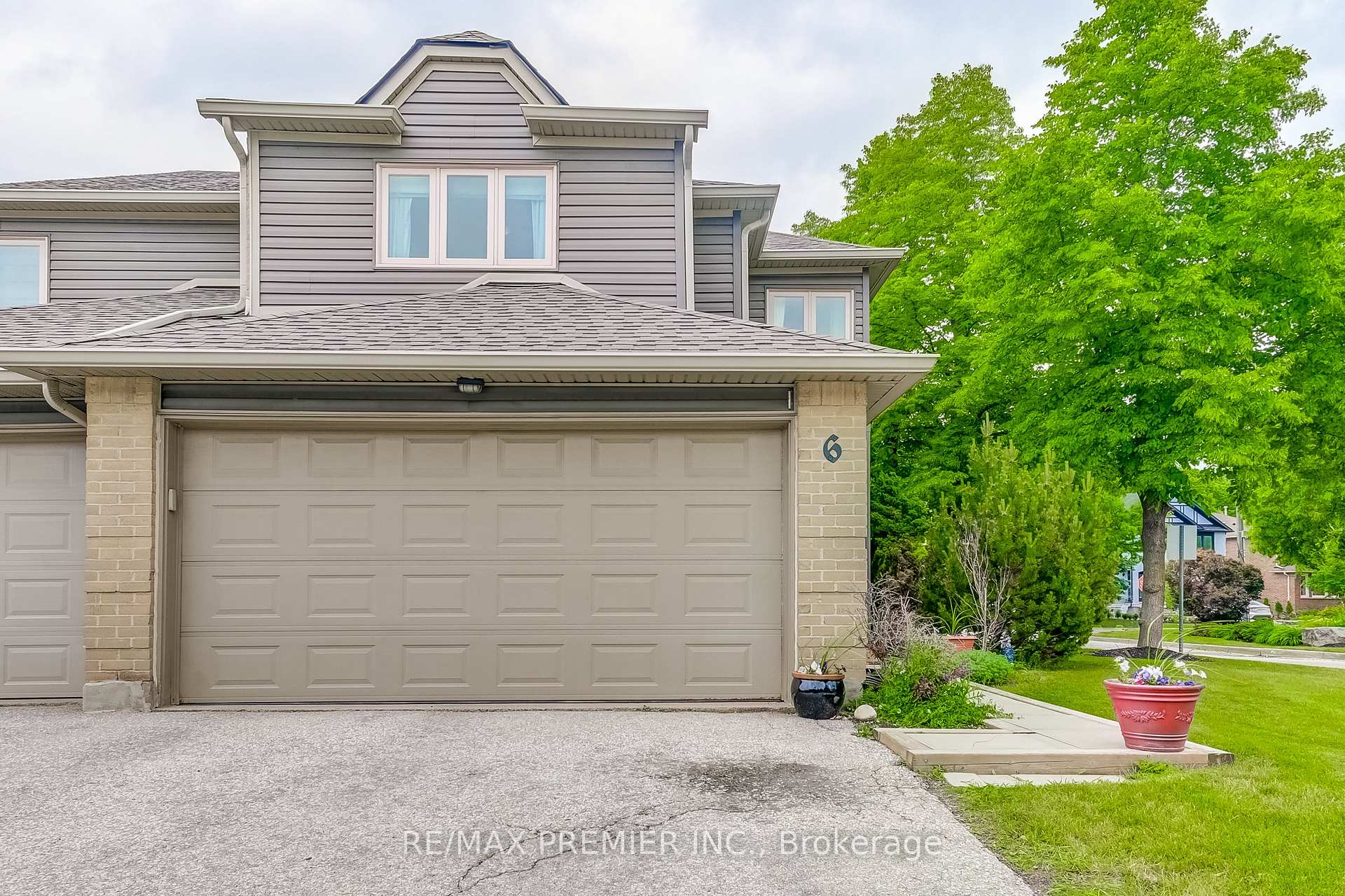 4 Bedrooms Condo at 3600 Colonial, Mississauga For sale