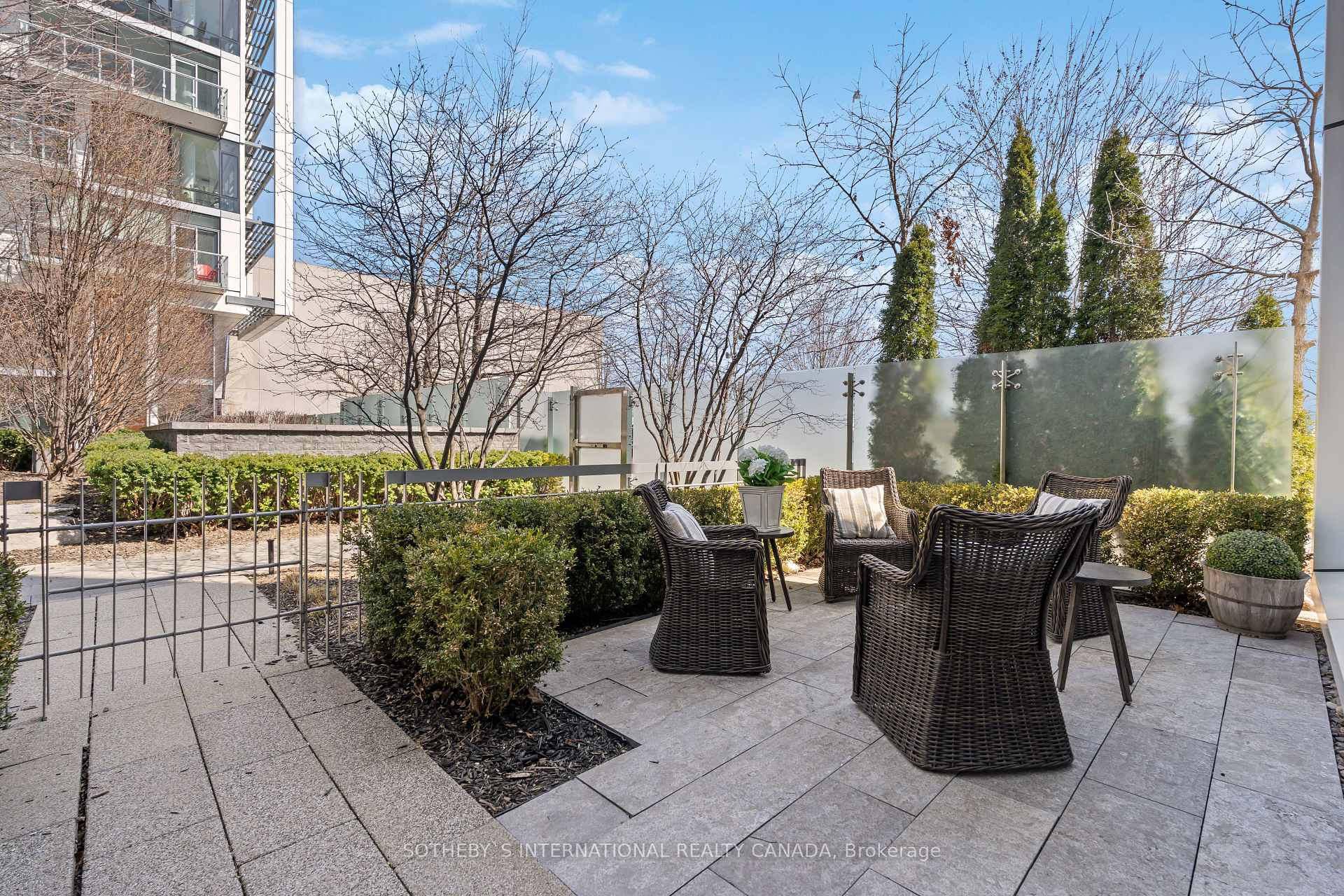 3 Bedrooms Condo at 39 Queens,  Toronto For sale