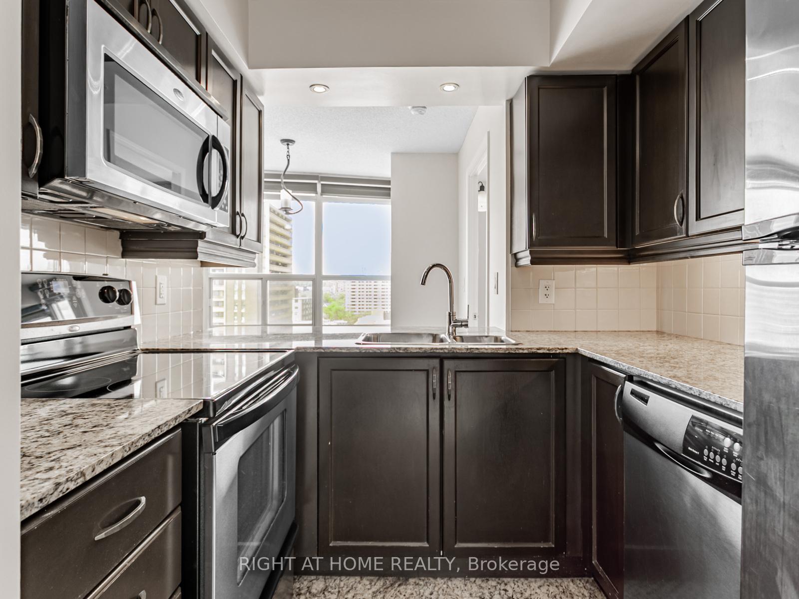 2 Bedrooms Condo at 736 Spadina, Toronto For sale