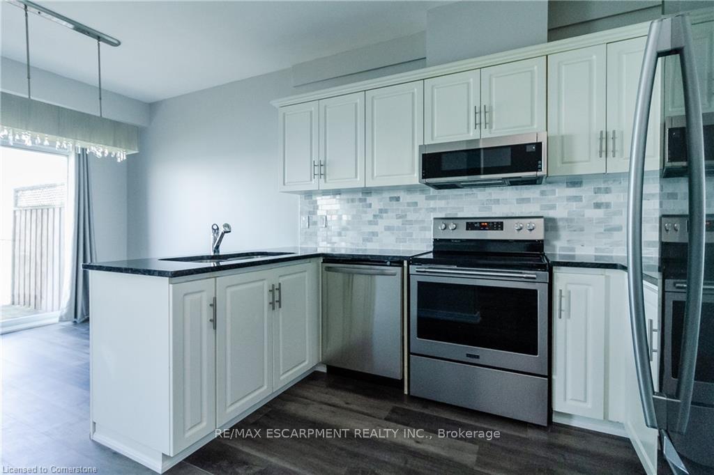 2 Bedrooms Condo at 515 North Service,  Hamilton For sale