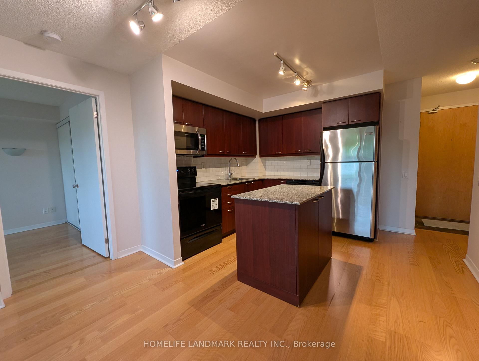 2 Bedrooms Condo at 1050 The Queensway, Toronto For sale