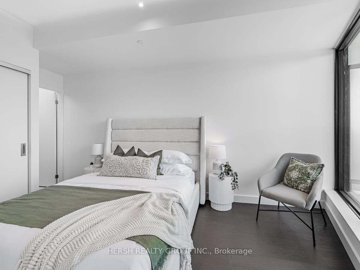 2 Bedrooms Condo at 160 Kingsway,  Toronto For sale