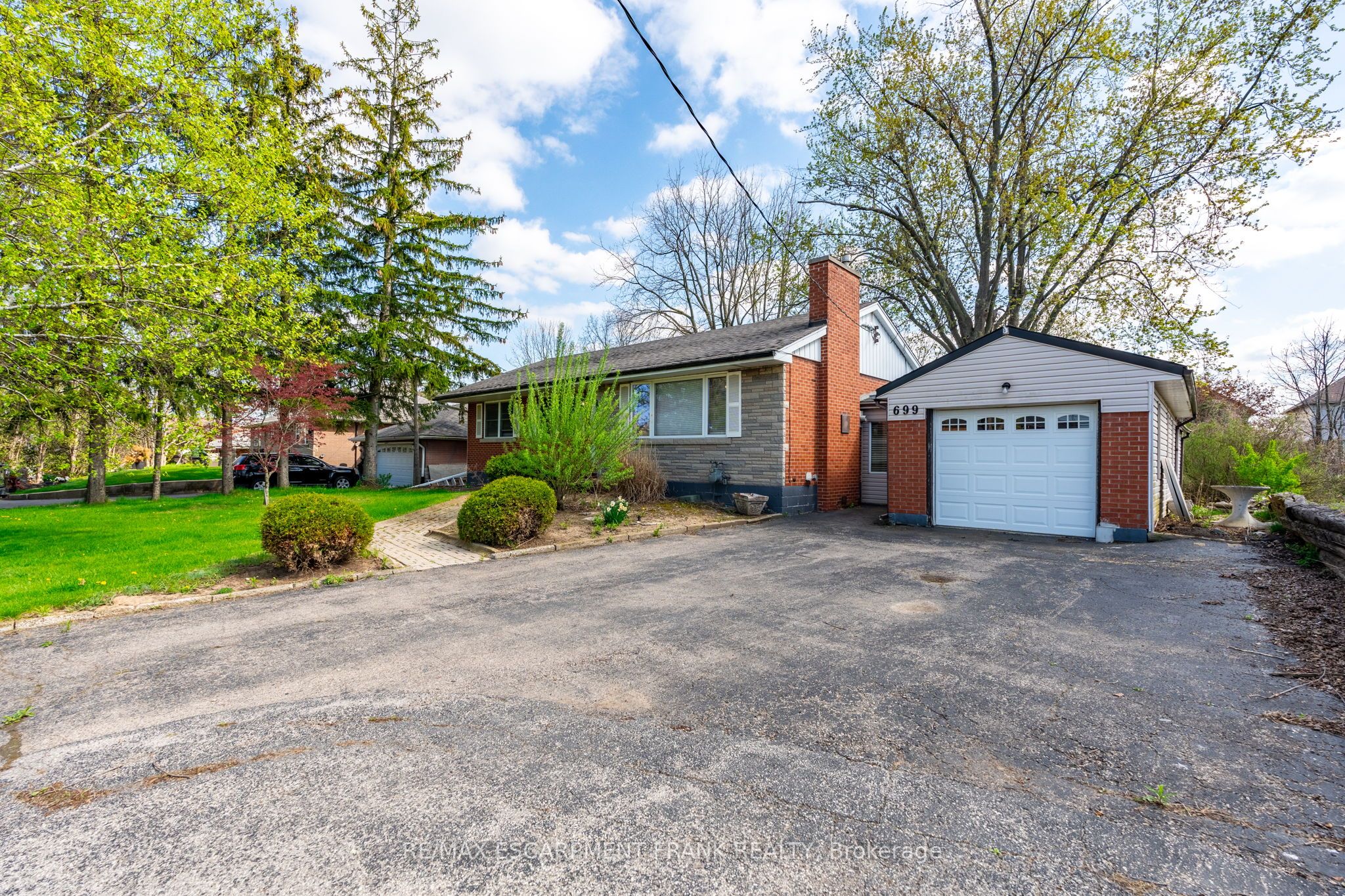699 RYMAL Road W, Hamilton Gurnett