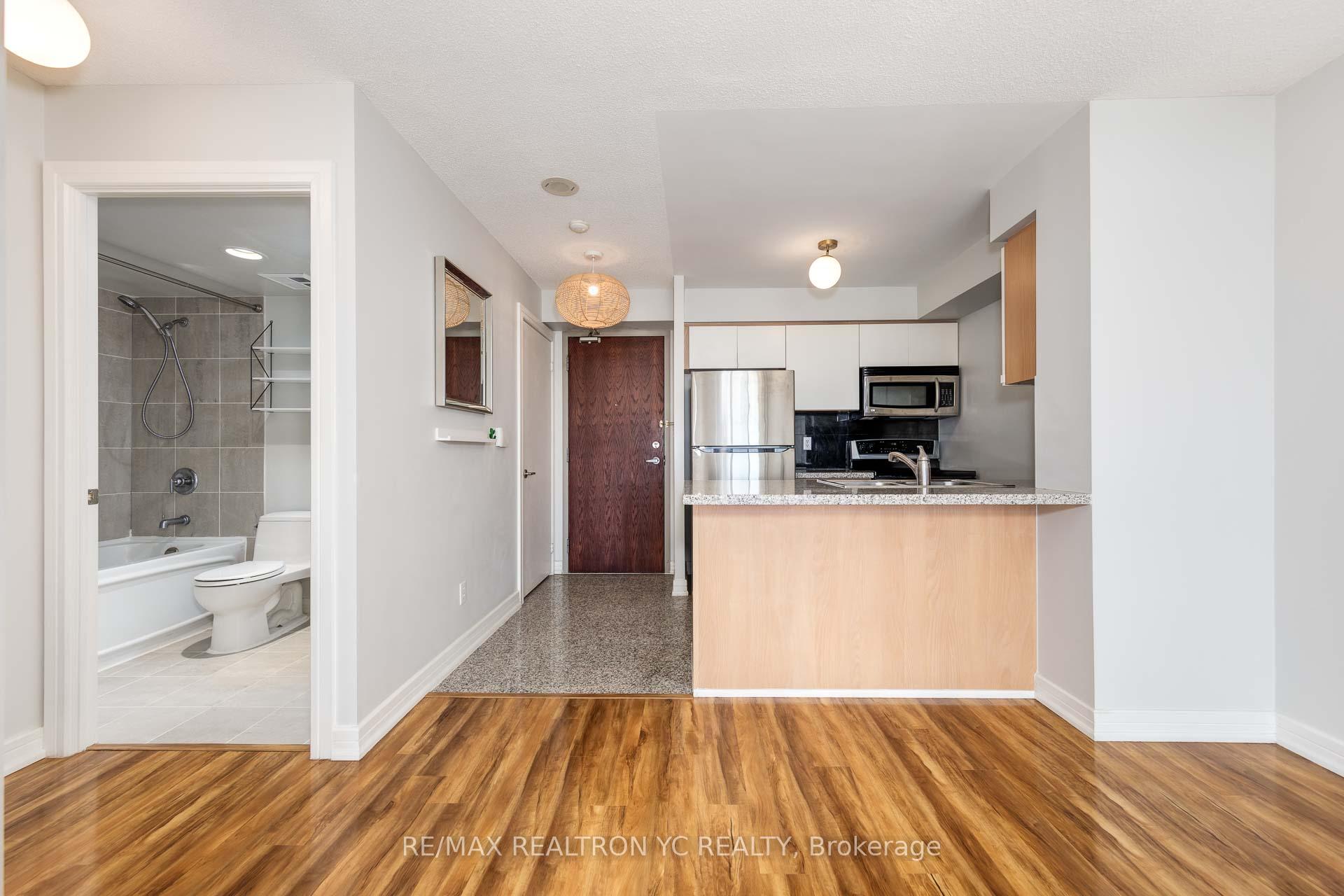 1 Bedroom Condo at 18 Harrison Garden, Toronto For sale