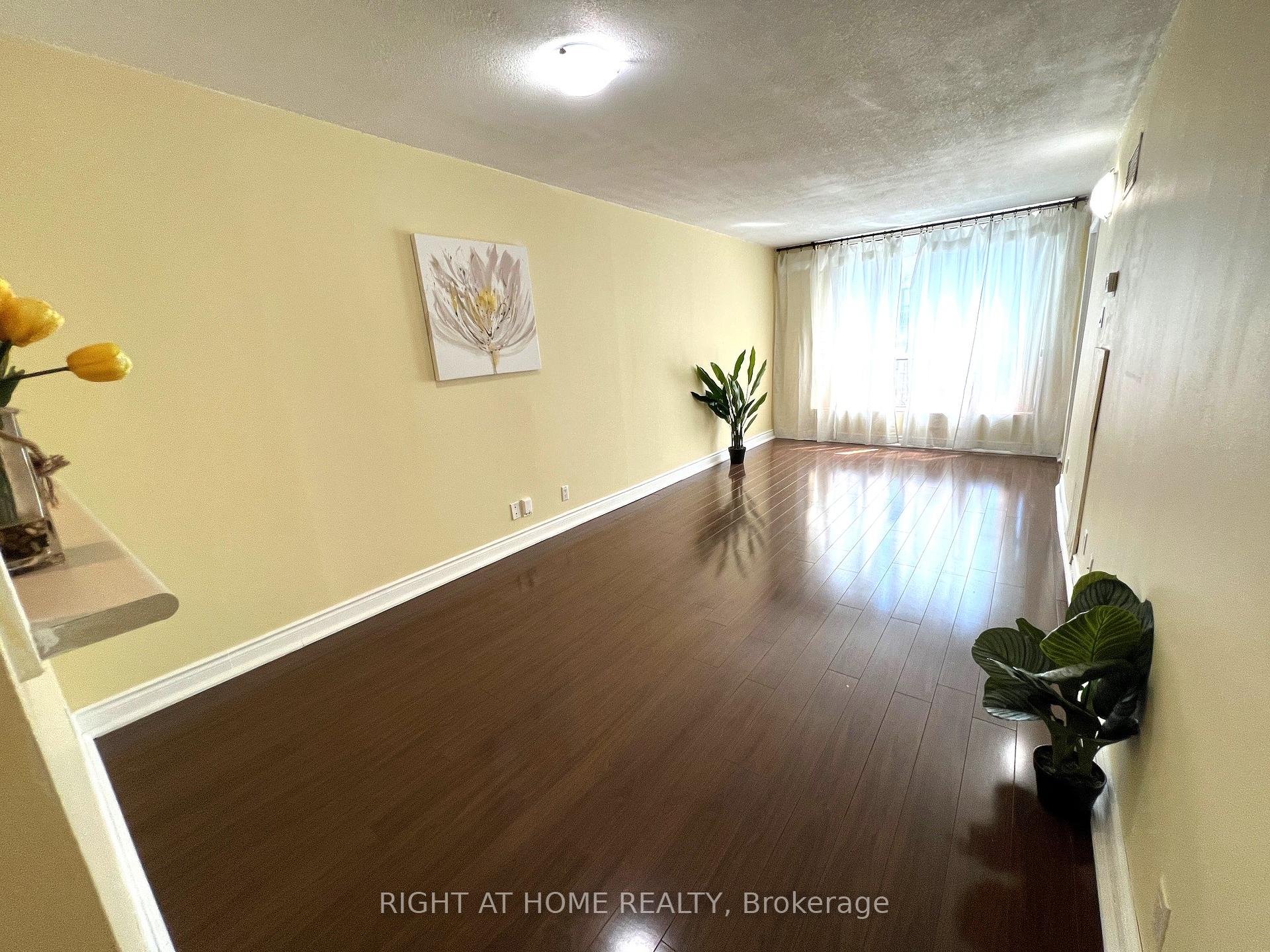 2 Bedrooms Condo at 92 King, Toronto For sale