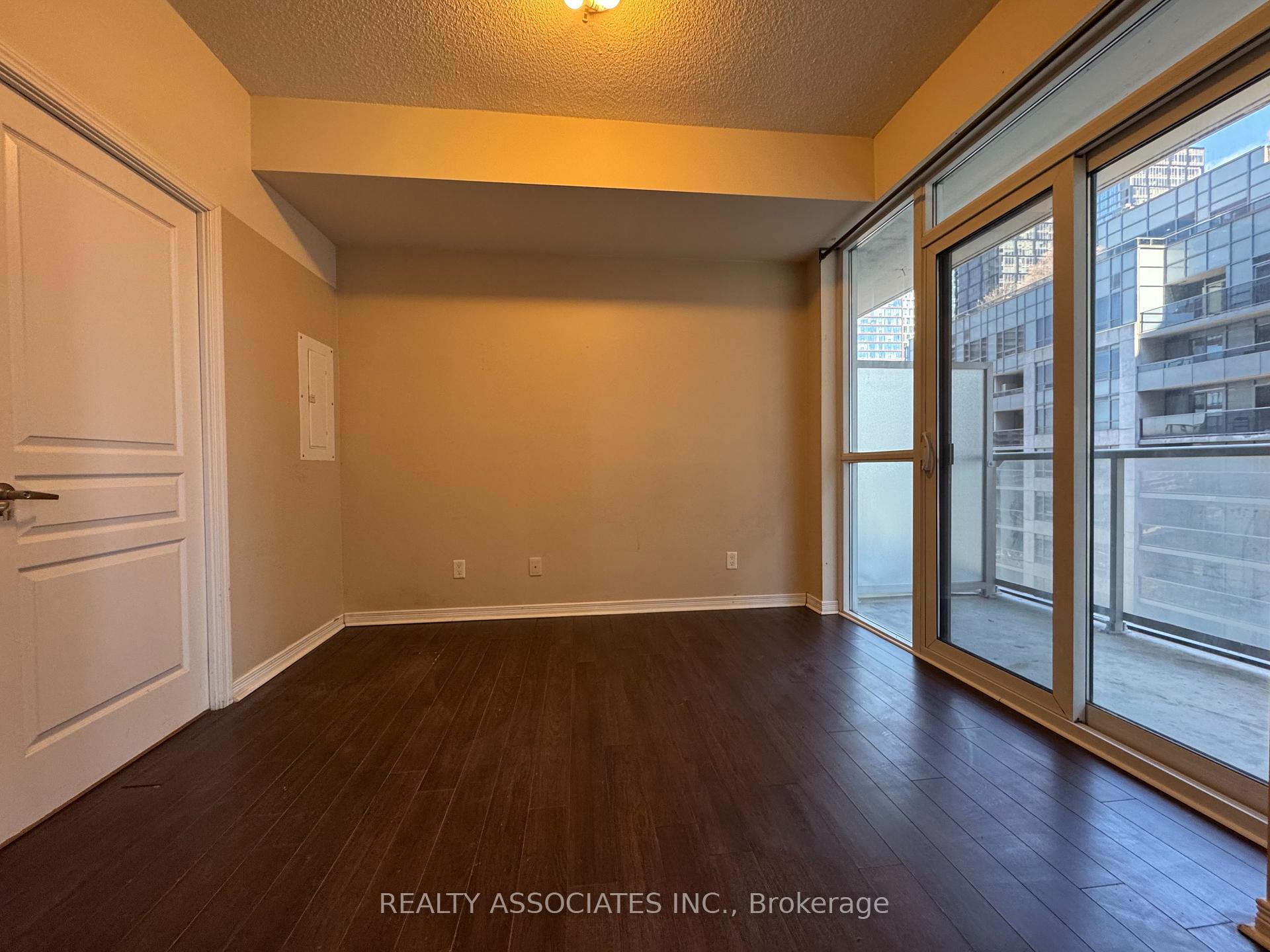 1 Bedroom Condo at 352 Front, Toronto For sale