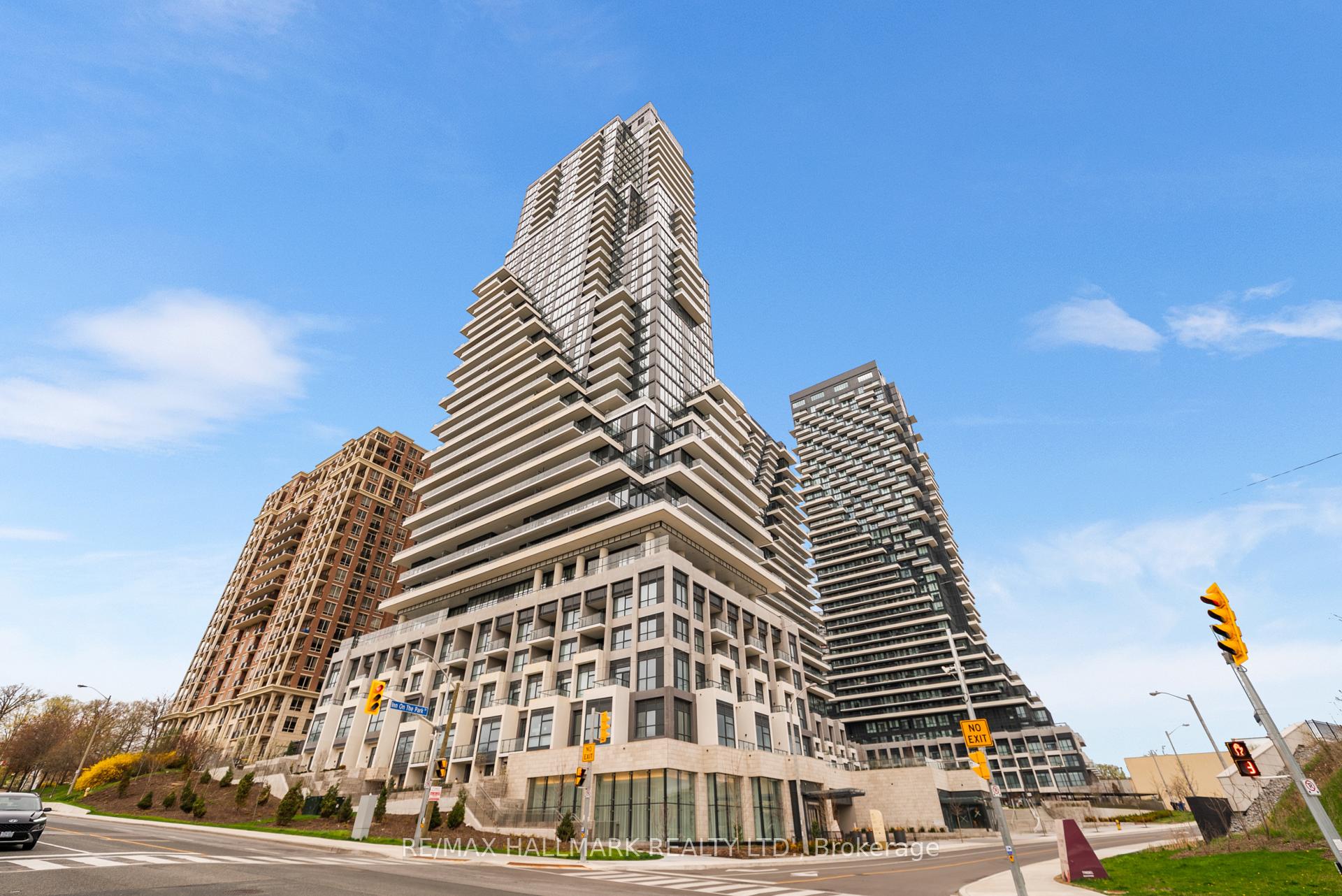 3 Bedrooms Condo at 10 Inn On The Park, Toronto For sale