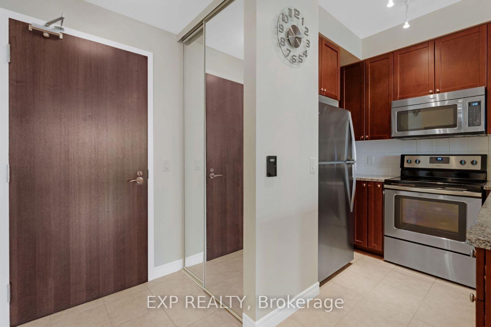 2 Bedrooms Condo at 339 Rathburn, Mississauga For sale