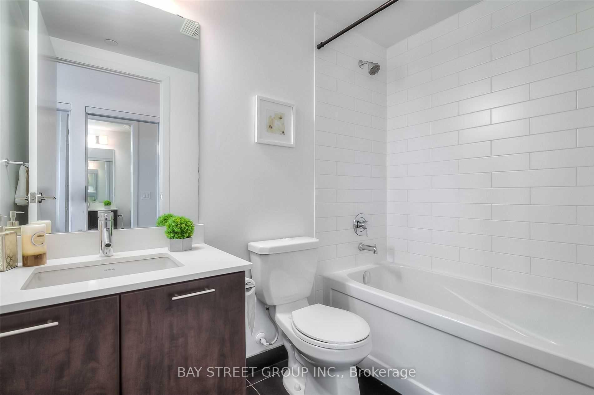 3 Bedrooms Condo at 2200 Lakeshore,  Toronto For sale