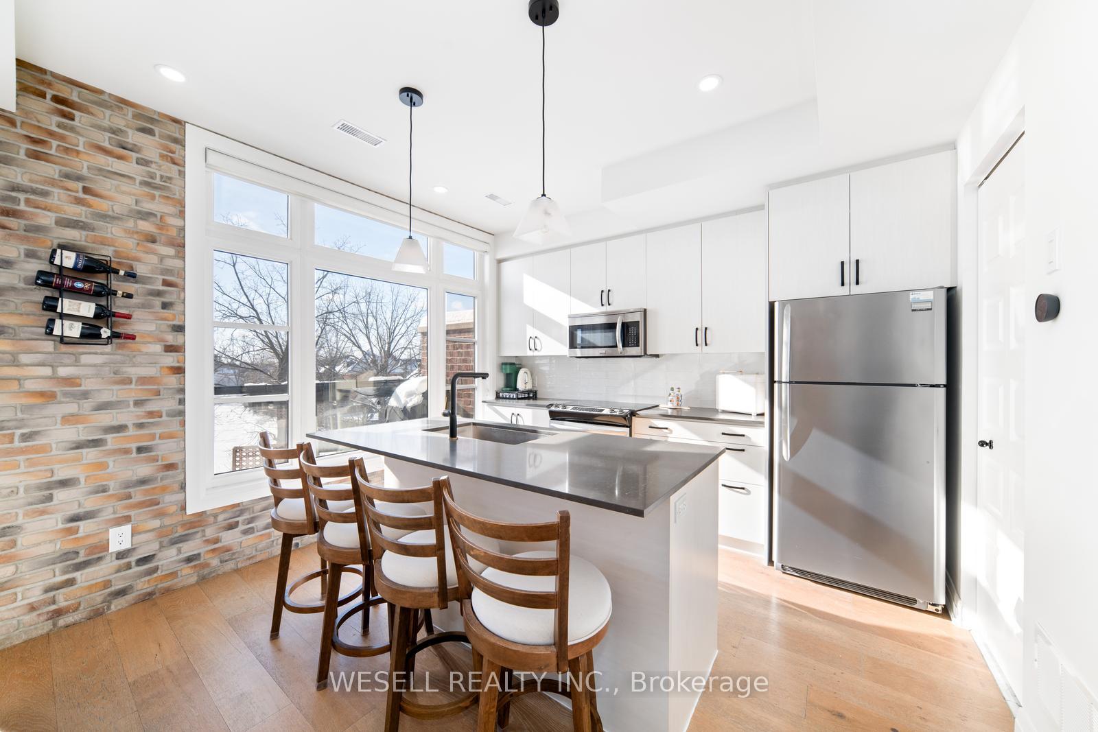 2 Bedrooms Condo at 8167 Kipling,  Vaughan For sale