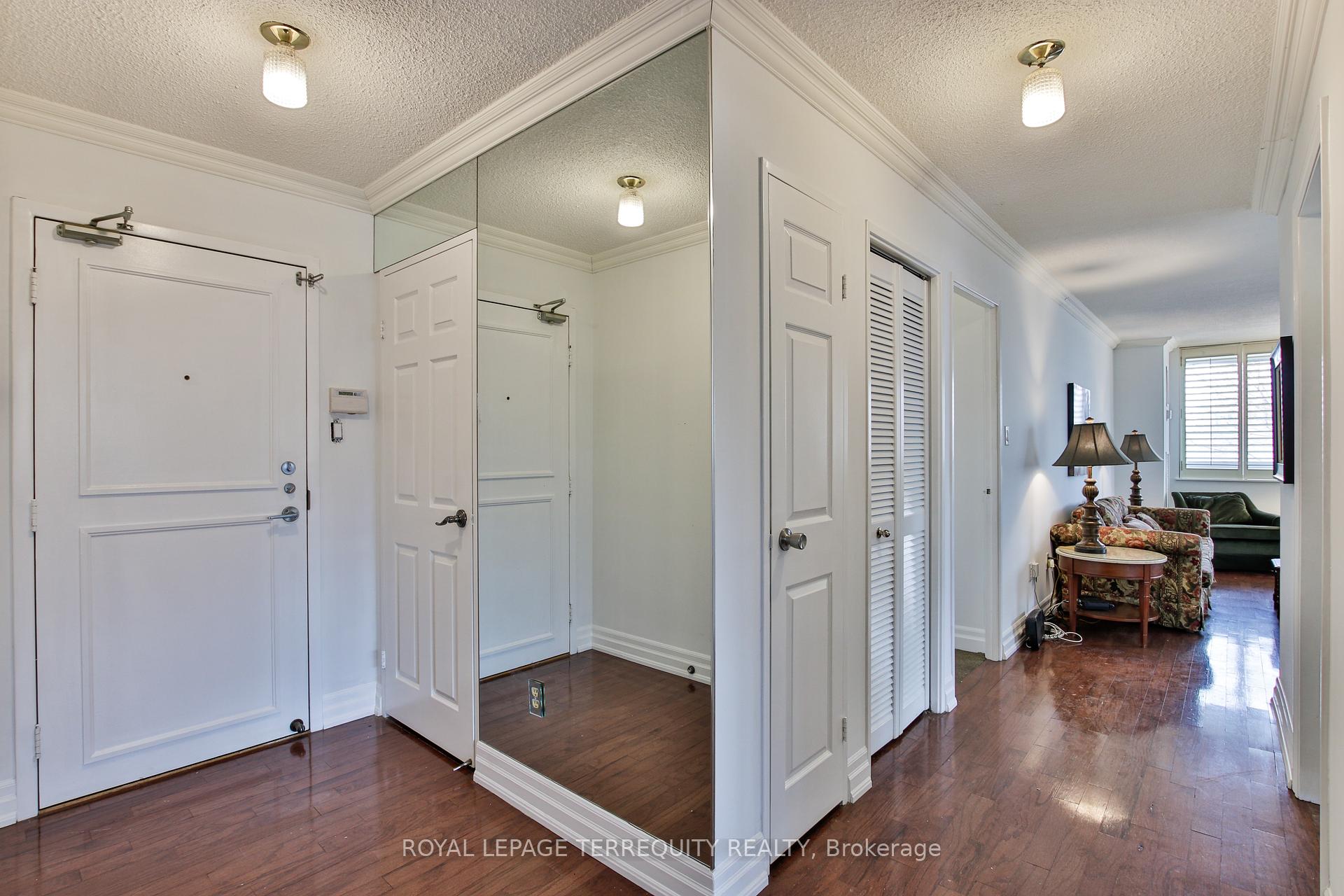 2 Bedrooms Condo at 75 Wynford Heights, Toronto For sale