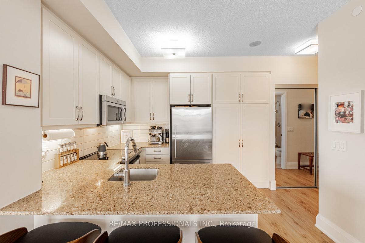 2 Bedrooms Condo at 2 Old Mill,  Toronto For sale