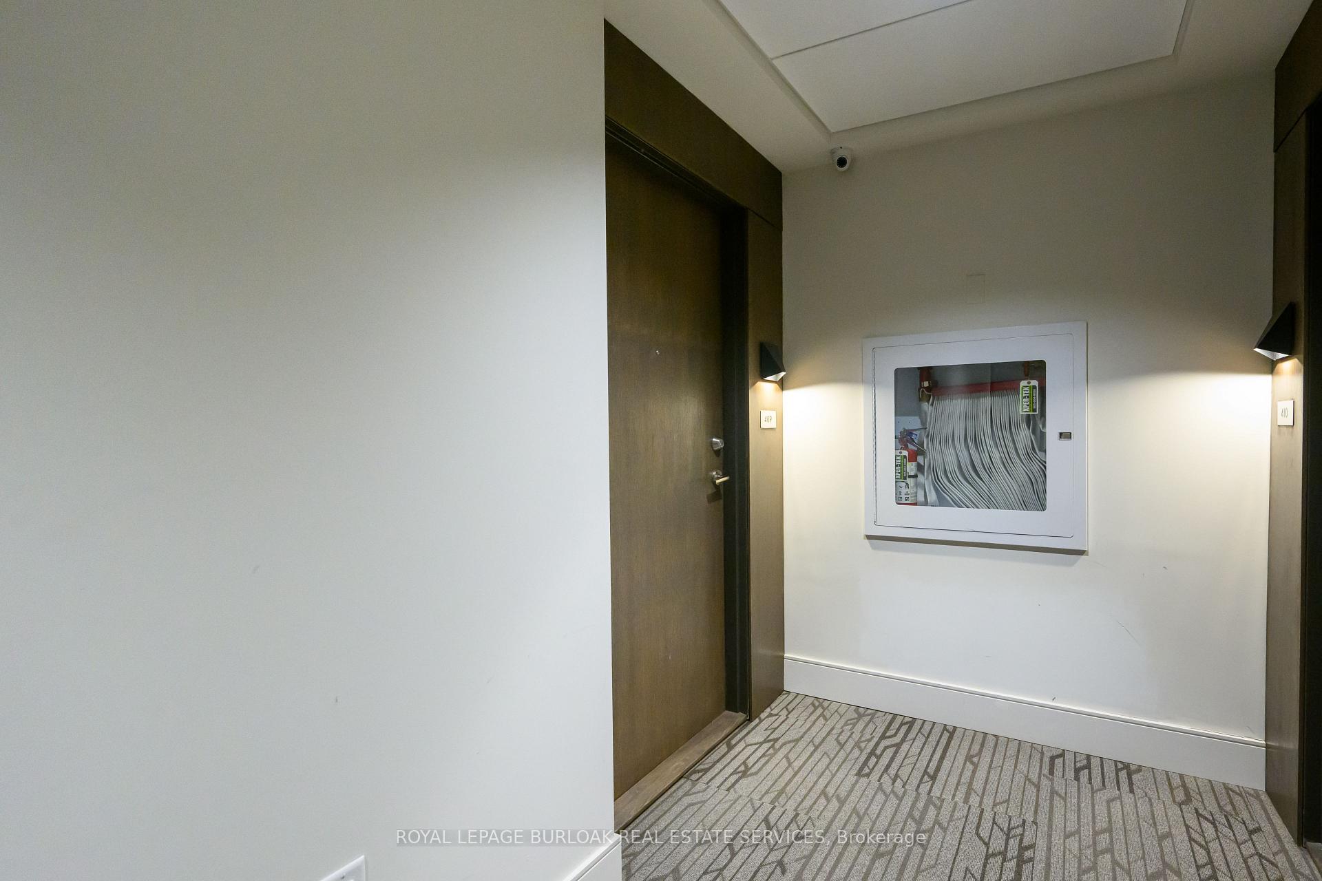 2 Bedrooms Condo at 16 Markle,  Hamilton For sale