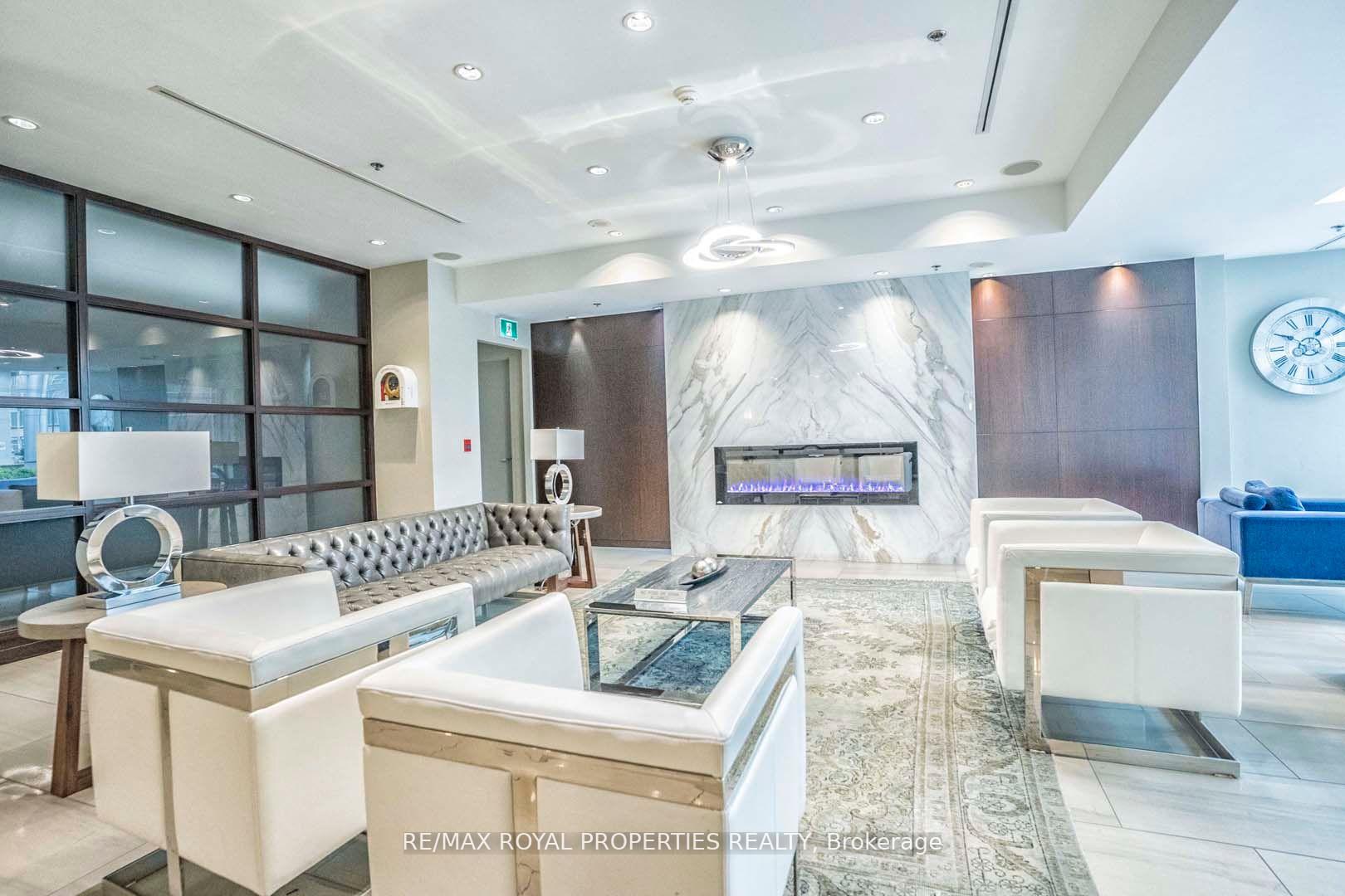 3 Bedrooms Condo at 38 Lee Centre,  Toronto For sale