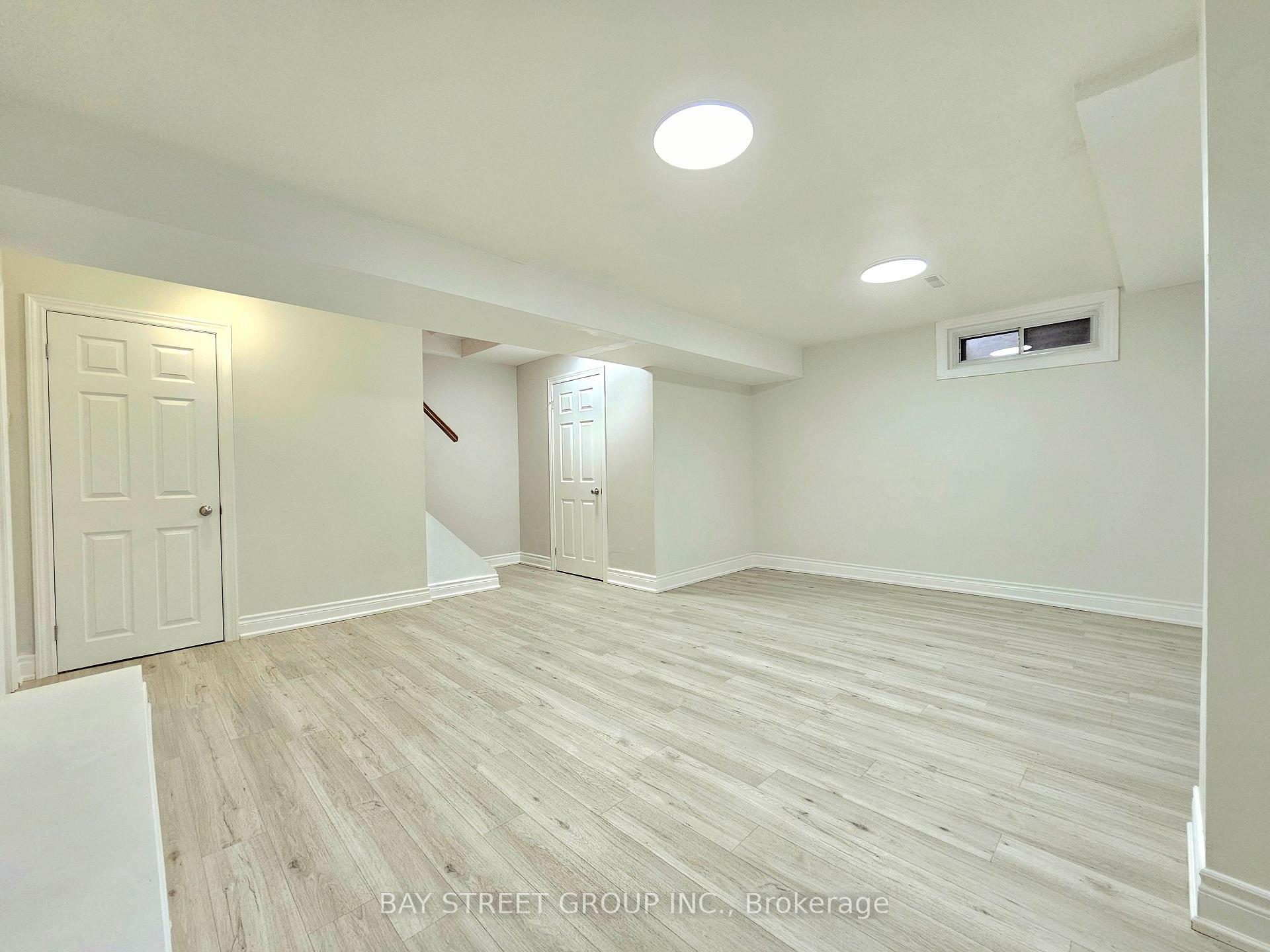 3 Bedrooms Condo at 2779 Gananoque, Mississauga For sale