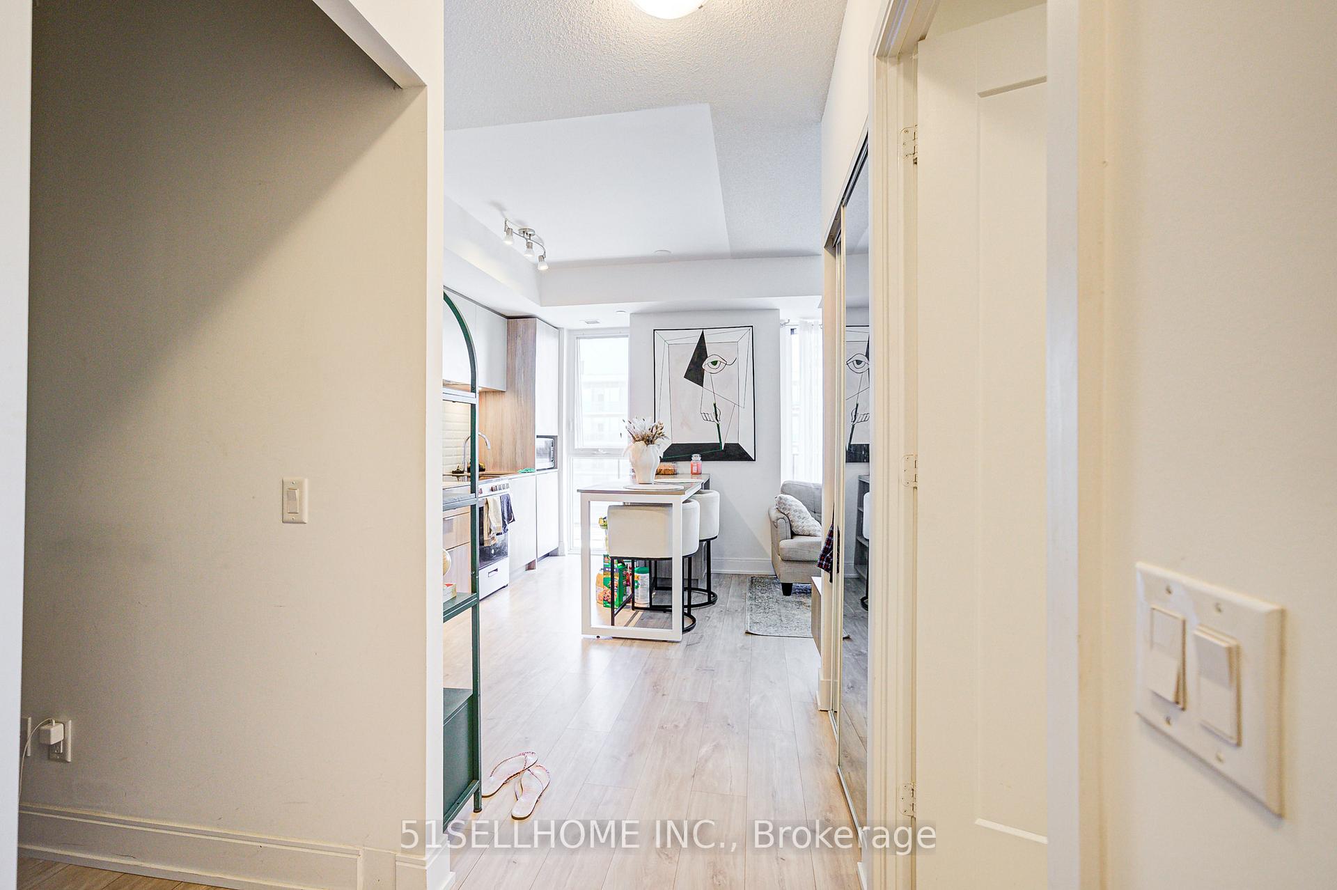 2 Bedrooms Condo at 70 Annie Craig, Toronto For sale