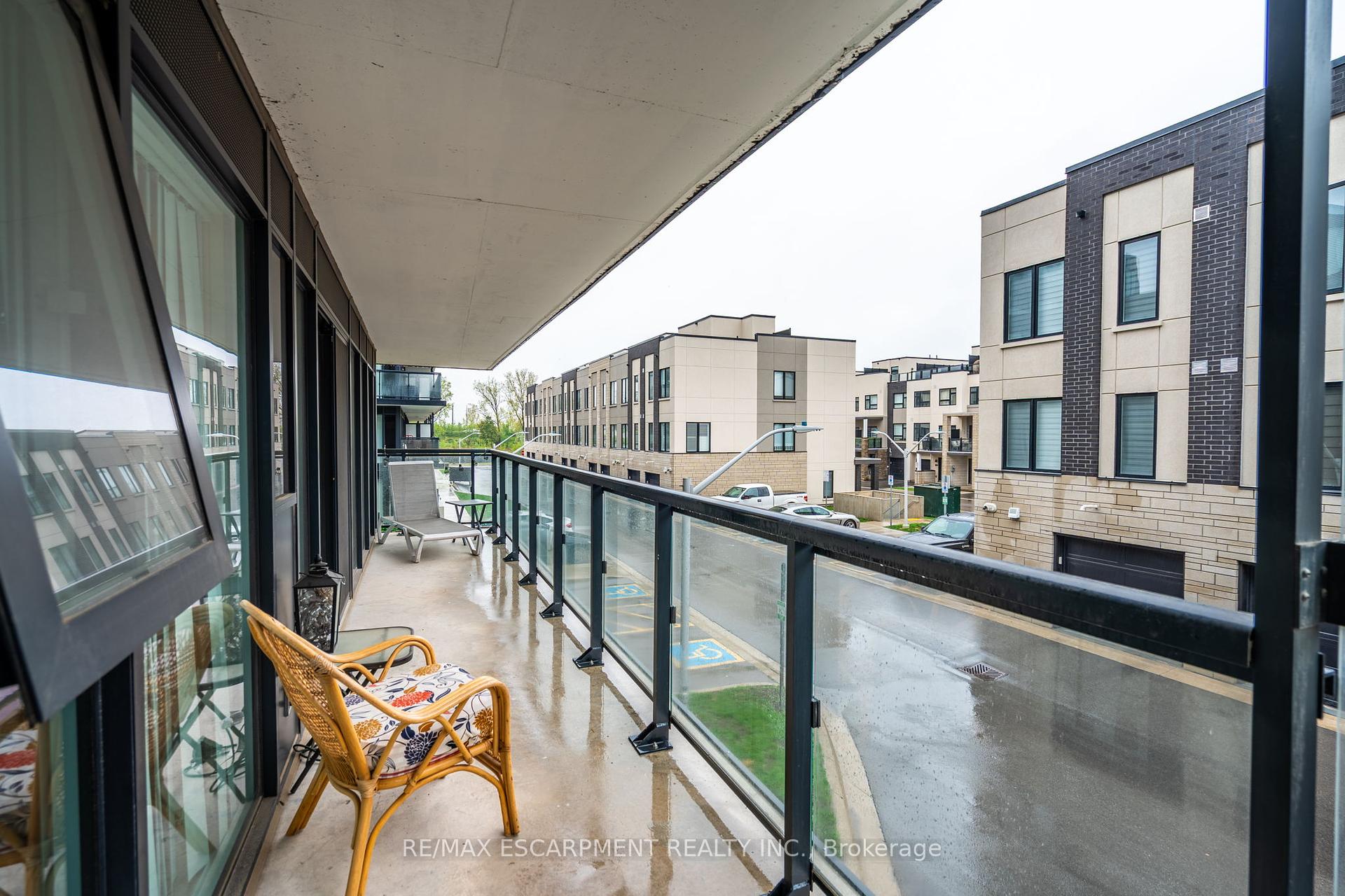 2 Bedrooms Condo at 1119 COOKE, Burlington For sale