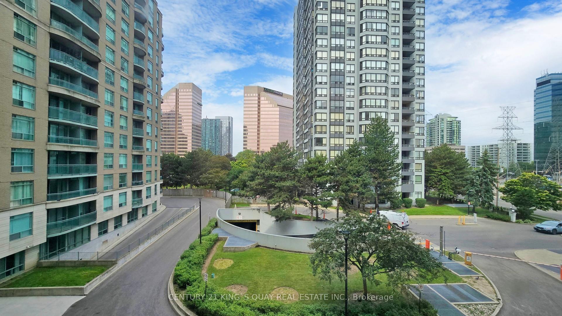 2 Bedrooms Condo at 18 Pemberton, Toronto For sale