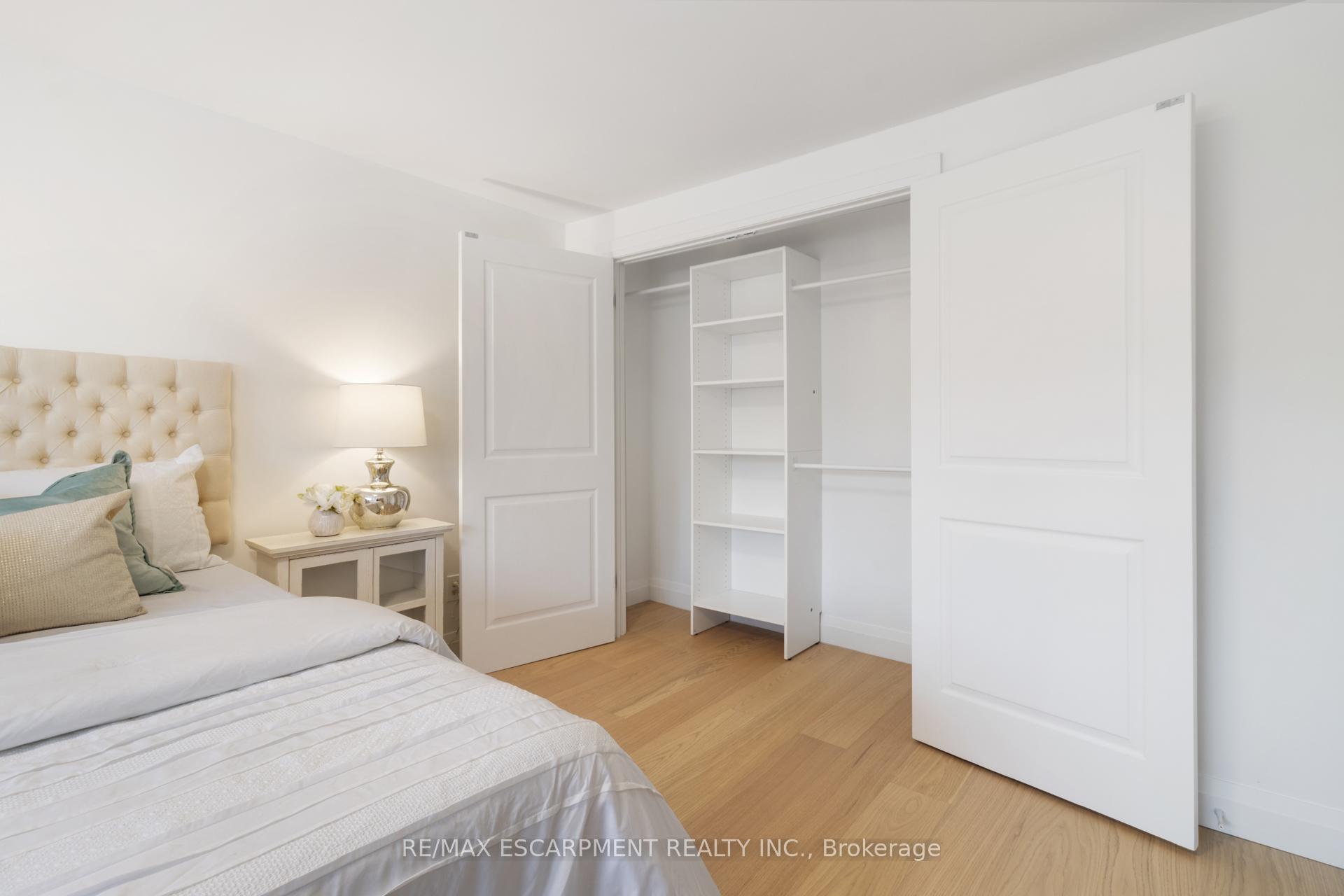 3 Bedrooms Condo at 2020 South Millway,  Mississauga For sale
