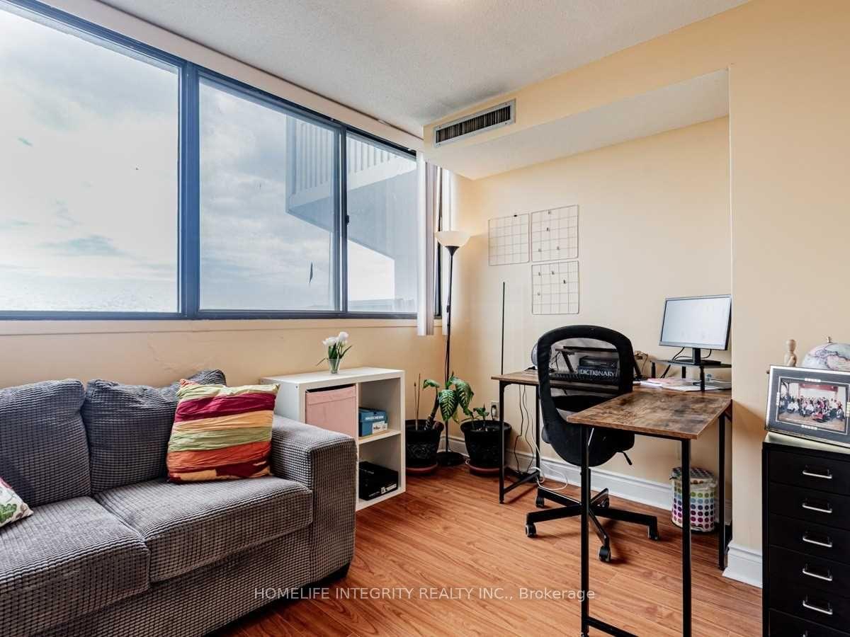 3 Bedrooms Condo at 150 Neptune, Toronto For sale