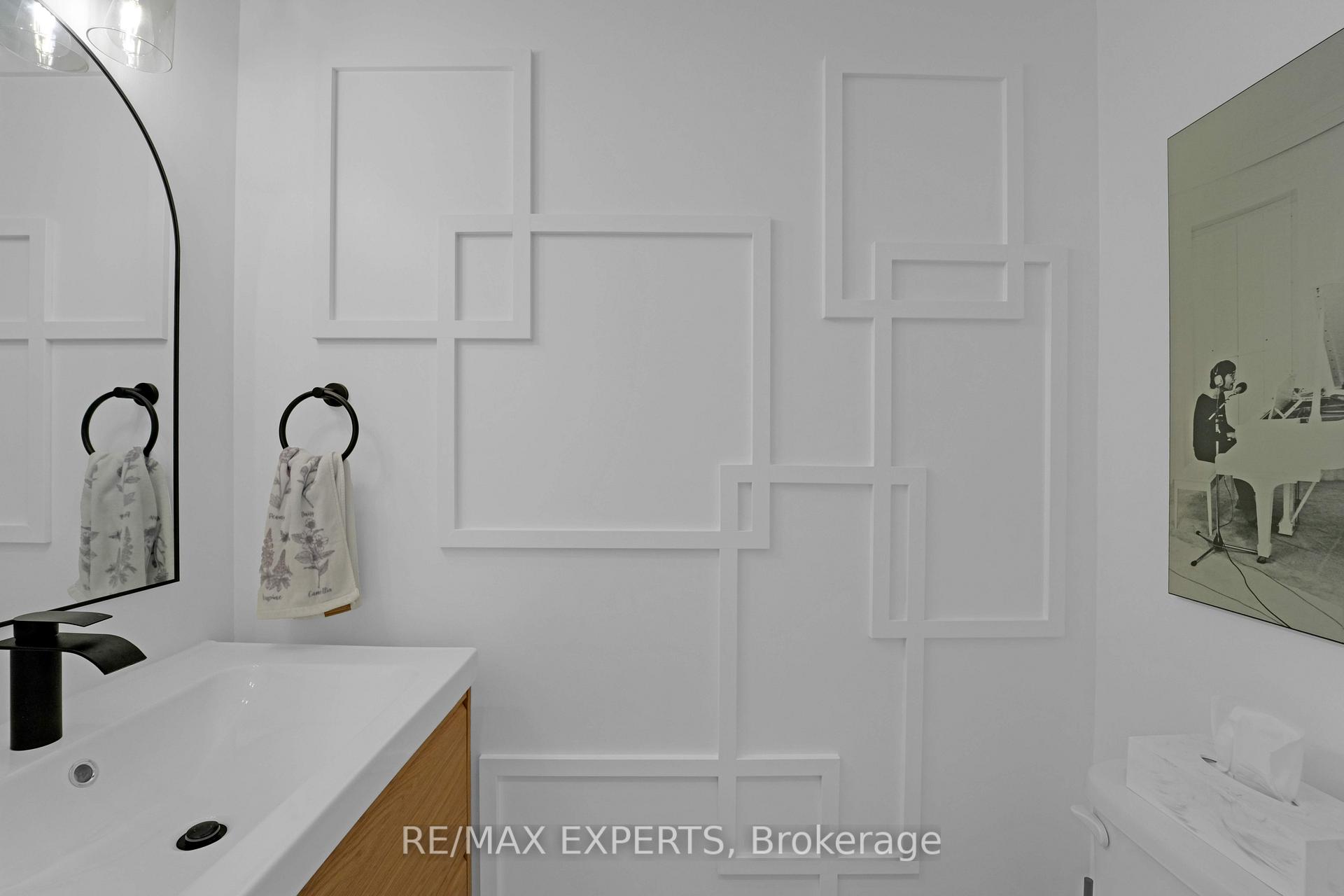 3 Bedrooms Condo at 1095 Cooke,  Burlington For sale