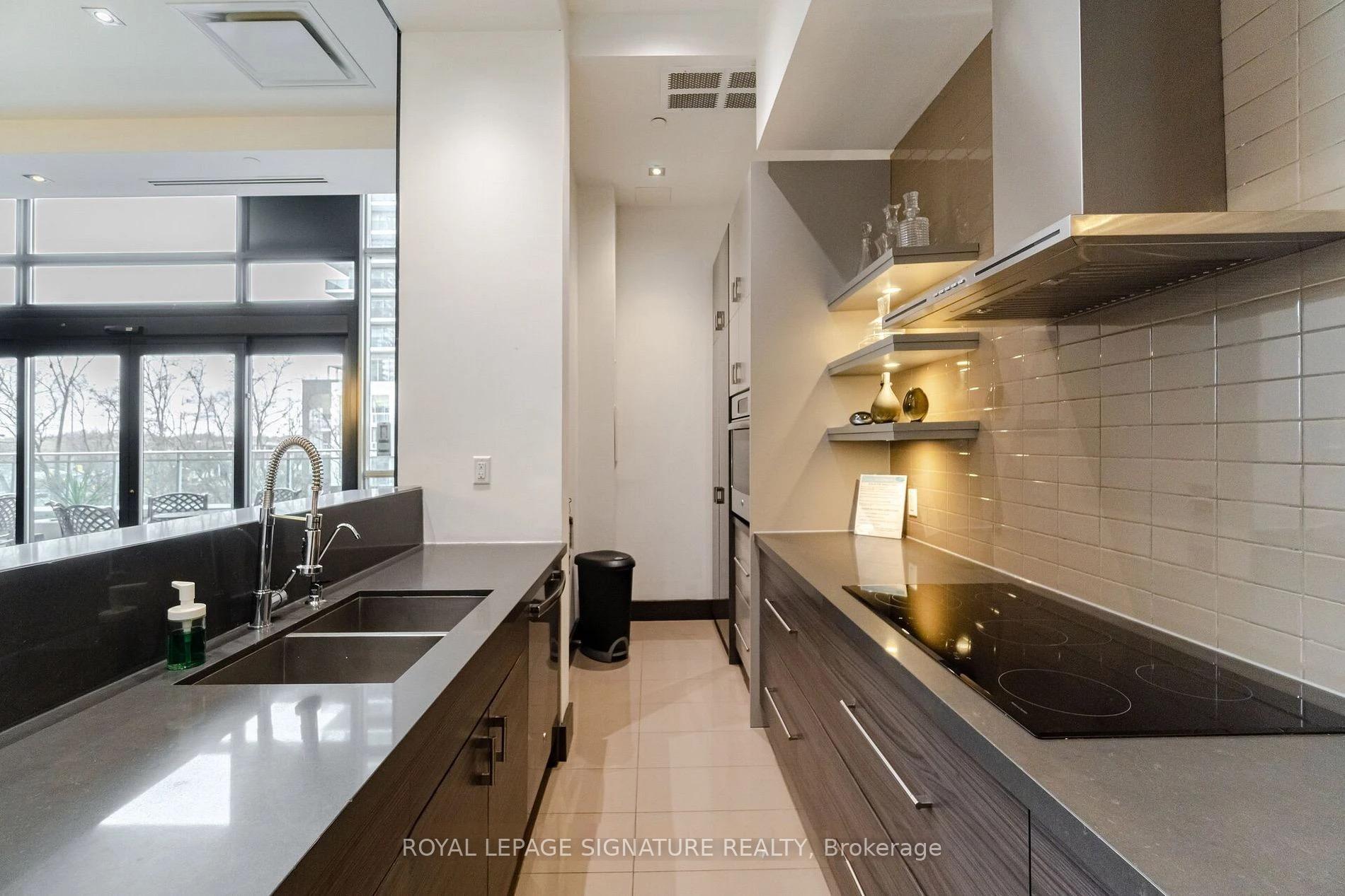 2 Bedrooms Condo at 33 Shore Breeze, Toronto For sale