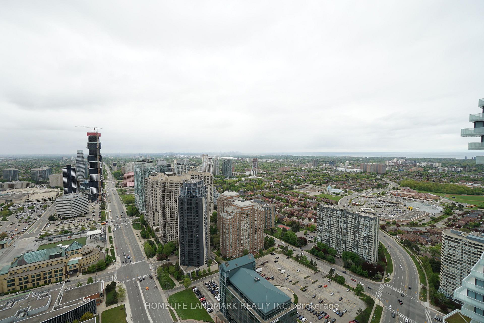 3 Bedrooms Condo at 4011 Brickstone, Mississauga For sale