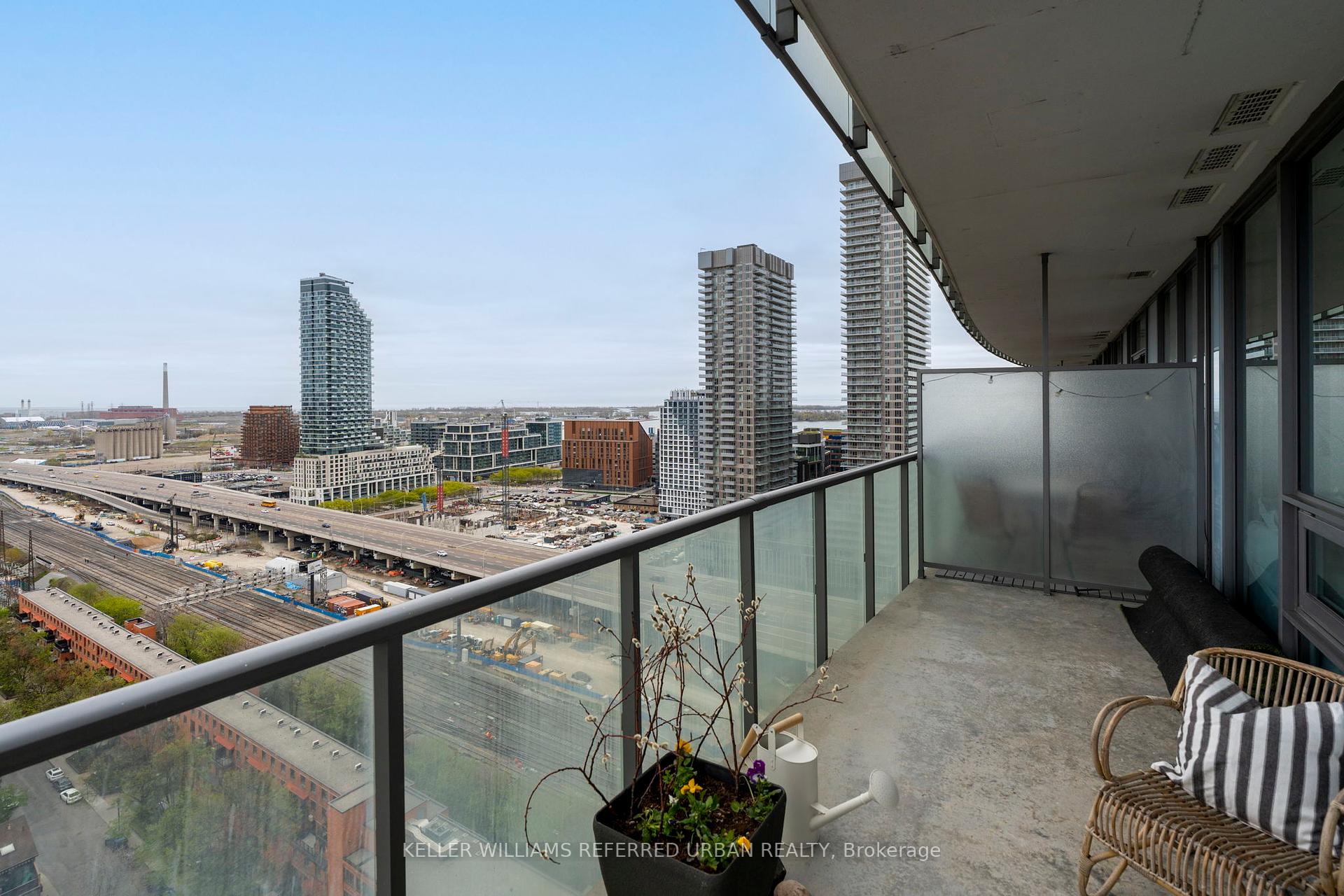 2 Bedrooms Condo at 1 Market, Toronto For sale