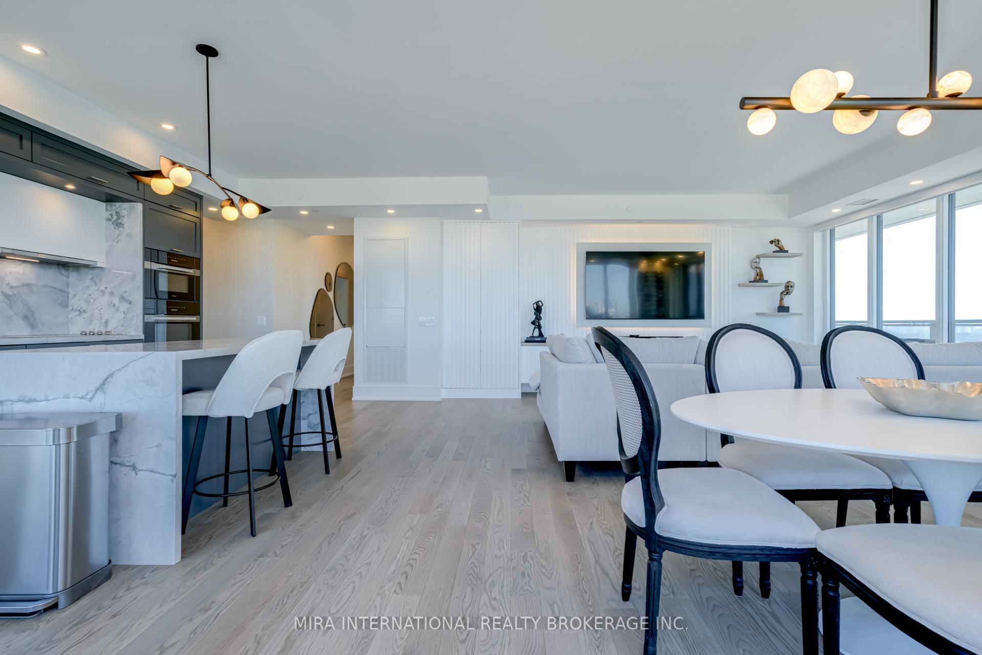 3 Bedrooms Condo at 30 Inn On The Park,  Toronto For sale