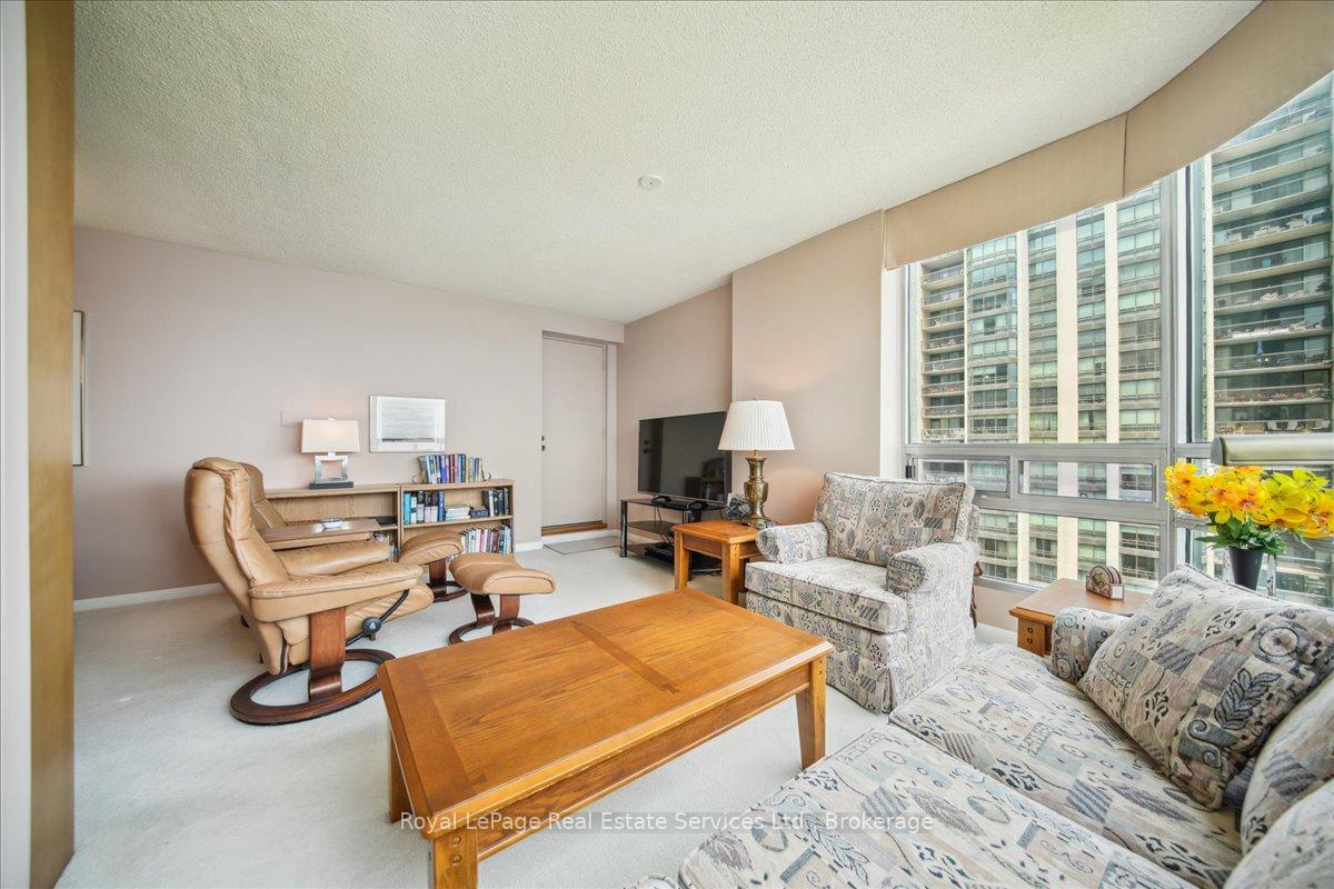 2 Bedrooms Condo at 2180 Marine, Oakville For sale