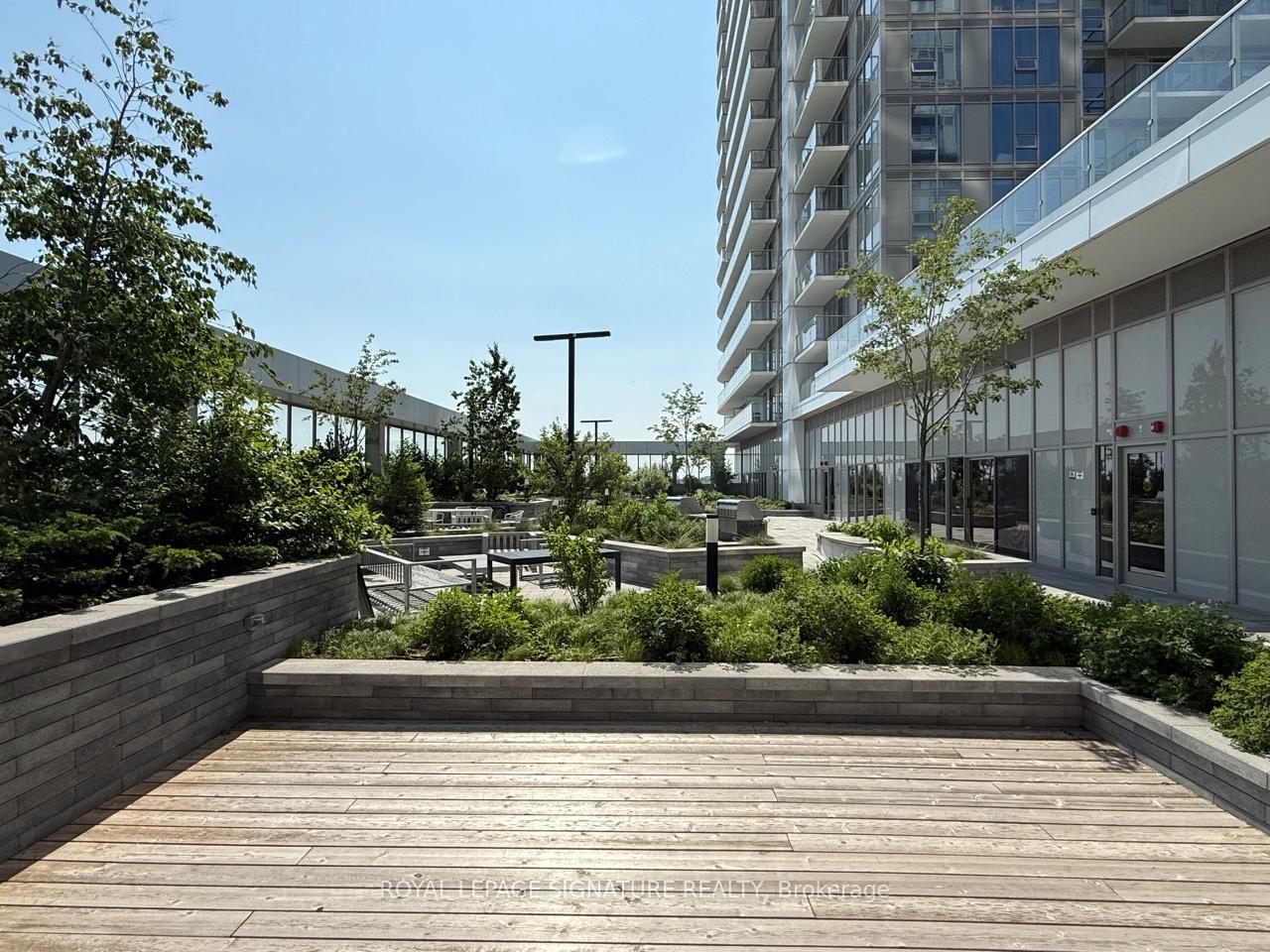3 Bedrooms Condo at 2033 Kennedy, Toronto For sale